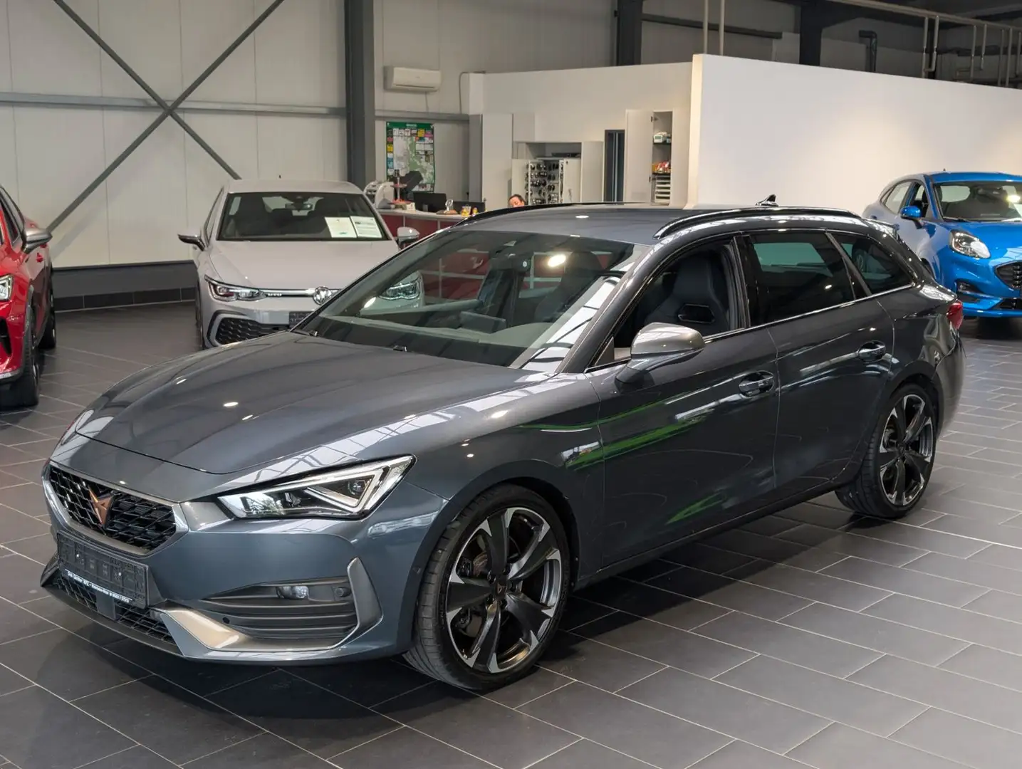 CUPRA Leon Sportstourer 2.0 TSI 4Drive DSG VZ Grau - 1