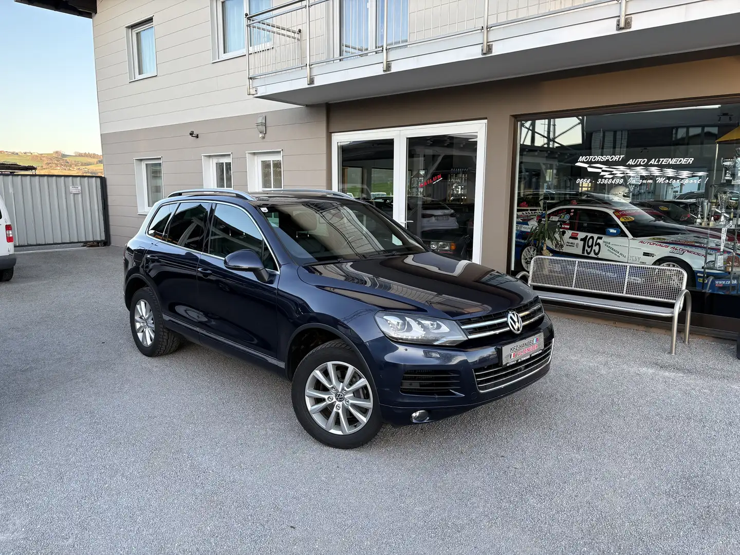 Volkswagen Touareg Sky TDI 4Motion Aut. *LEDER*PANO*360 GRAD*NAVI*AHK Blau - 1