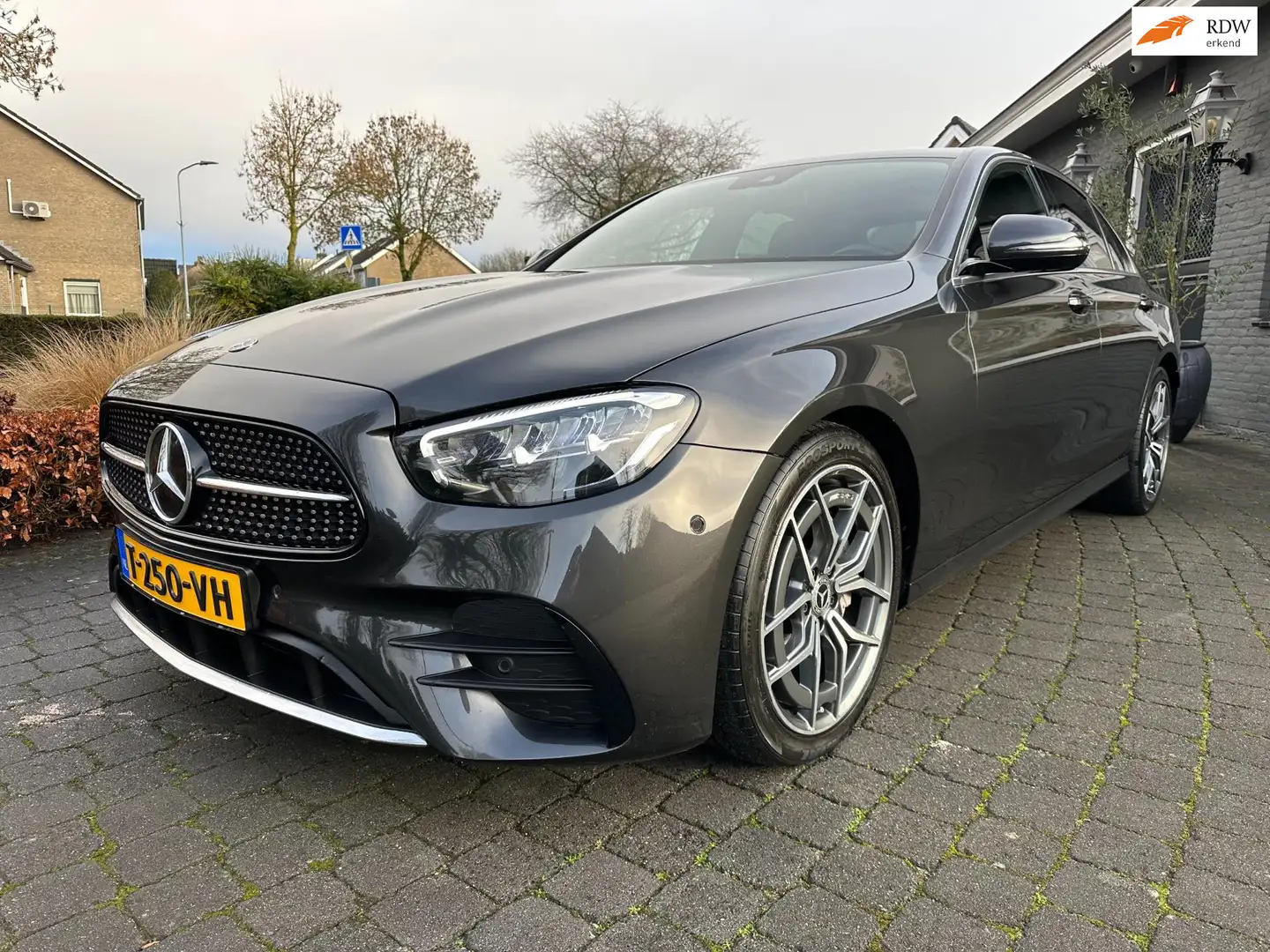Mercedes-Benz E 220 d AMG Line, Schuifdak, BTW! Gris - 1