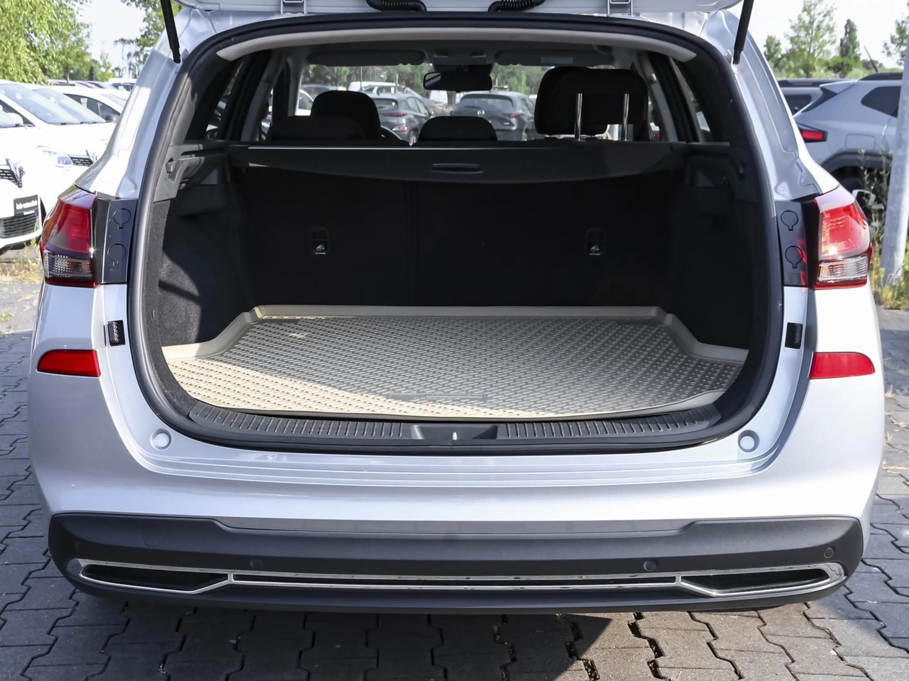 Hyundai i30 PDC KAMERA ALLWETTER — photo 8