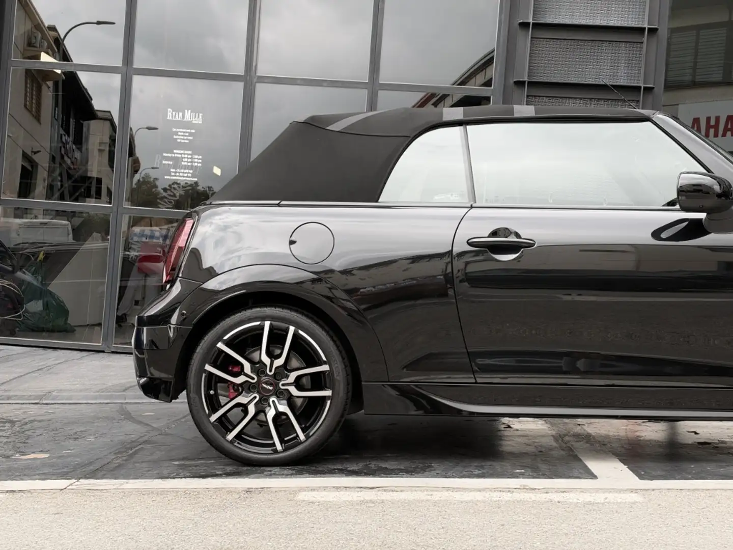 MINI Cooper Cabrio JCW Aut. Negro - 2