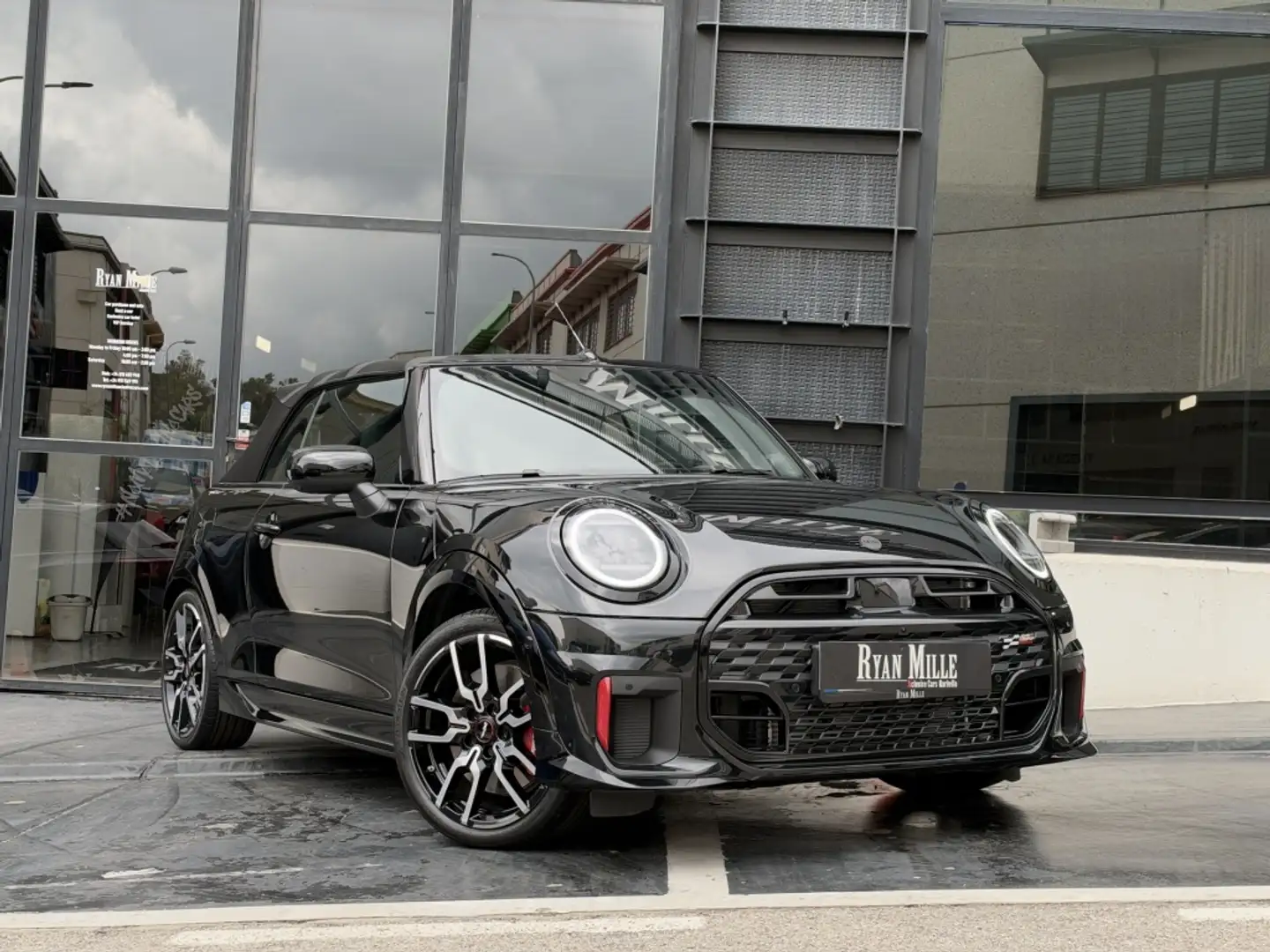MINI Cooper Cabrio JCW Aut. Negro - 1