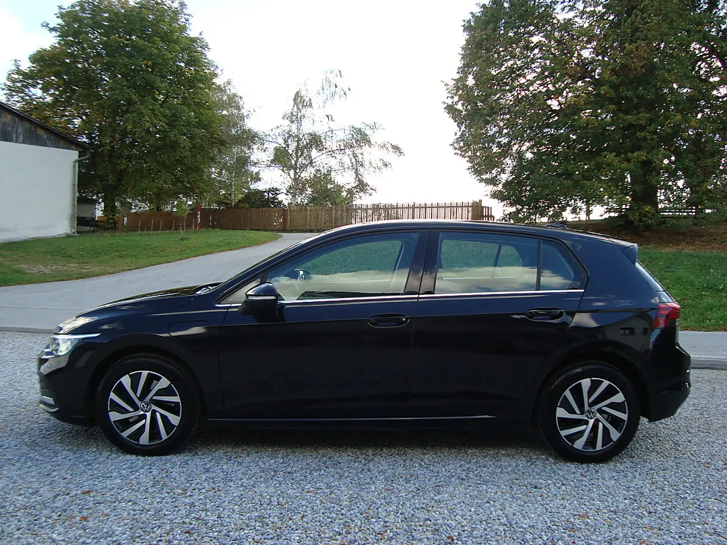 Volkswagen Golf eHybrid Style DSG 150PS AHV 1-Hand TOP !! Schwarz - 2