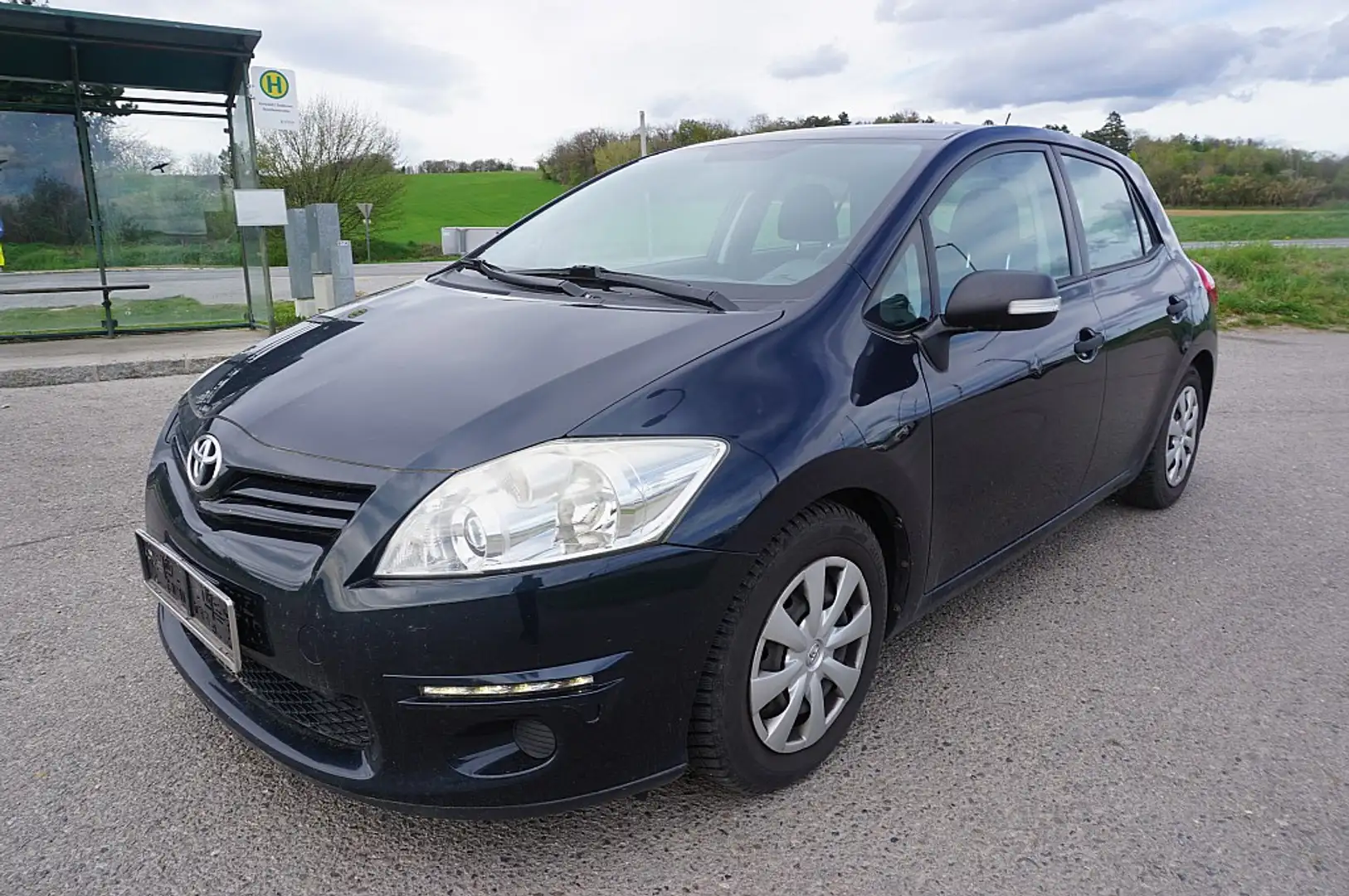 Toyota Auris 1,4 D-4D 90 DPF Young siva - 1
