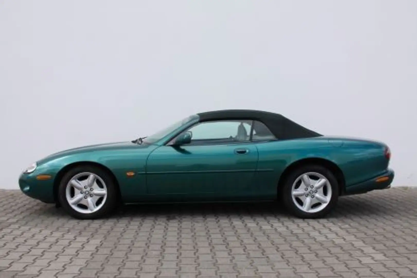 Jaguar XK8 Cabrio 2 Jahre Garantie Green - 2