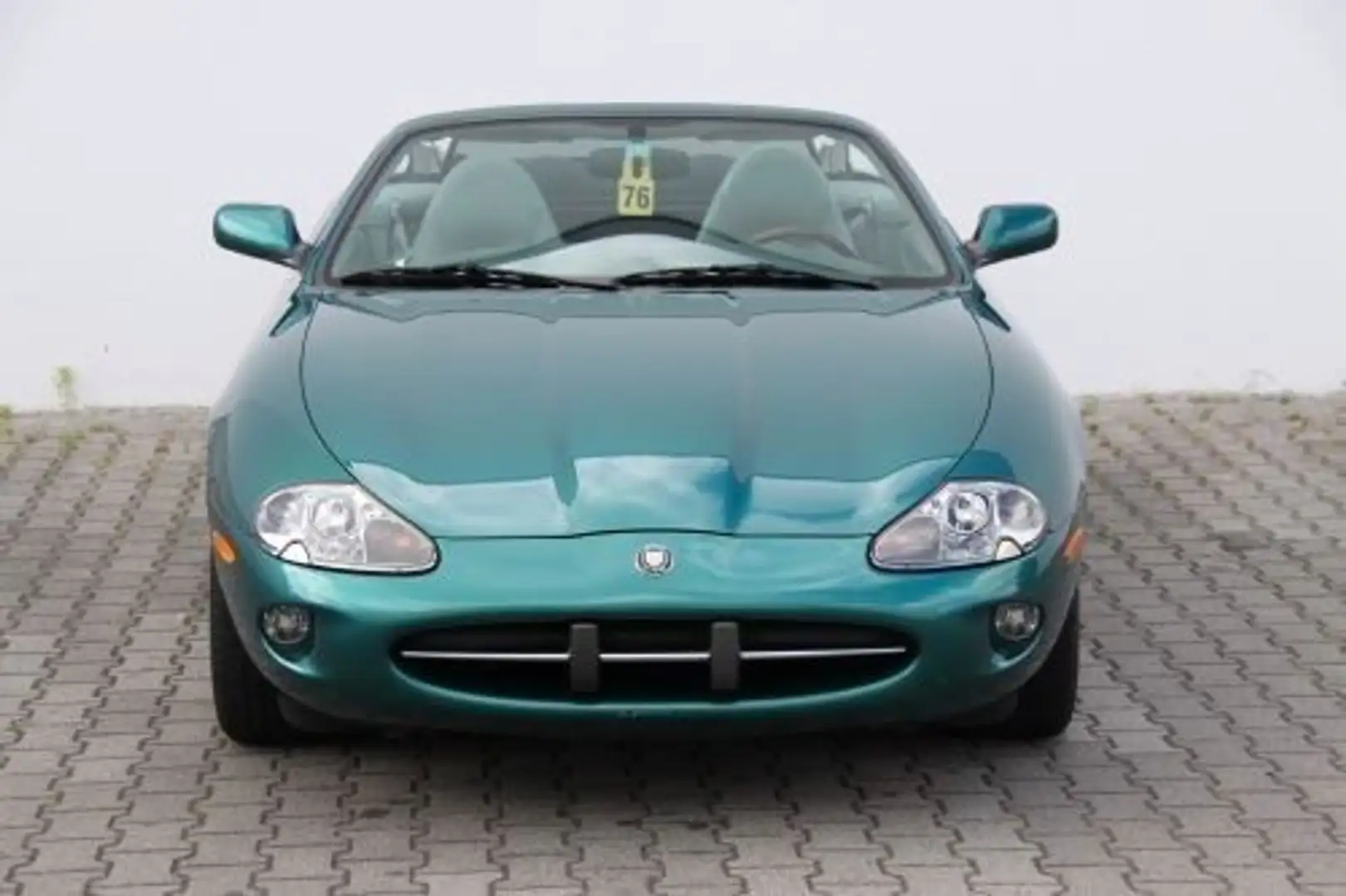 Jaguar XK8 Cabrio 2 Jahre Garantie Green - 1