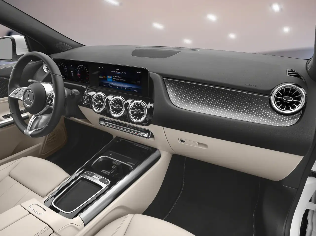 Mercedes-Benz GLA снимка Mercedes-Benz GLA