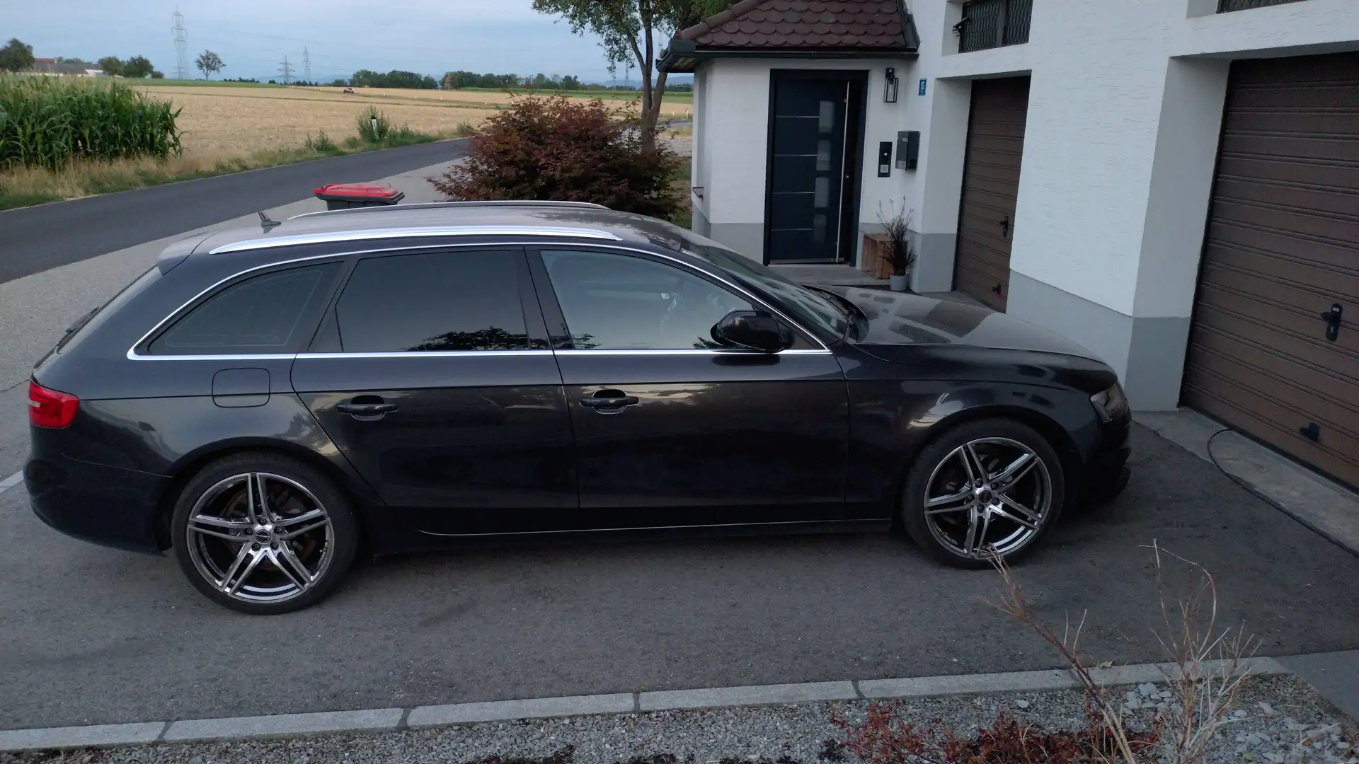 Audi A4 A4 Avant 2,0 TDI quattro Black Edition S-tronic Bl Grau - 2