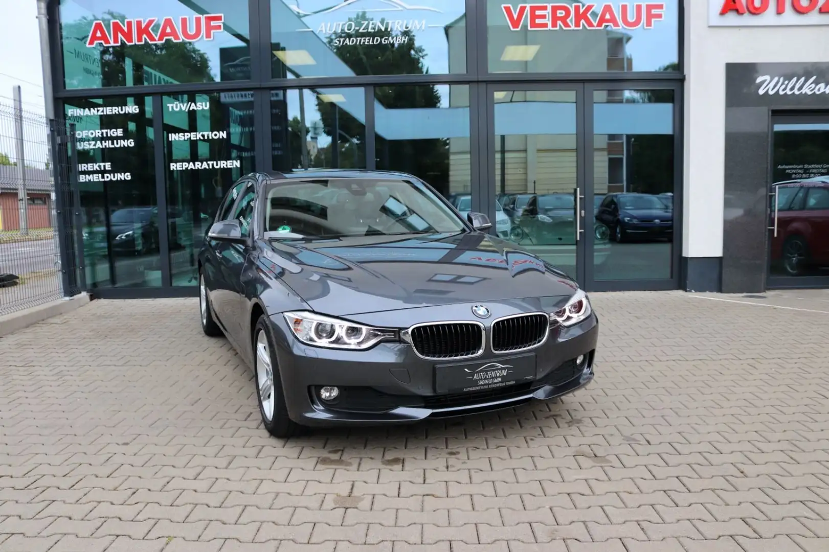 BMW 320 d xDrive Schiebedach HuD Navi Leder PDC Klima Gris - 1
