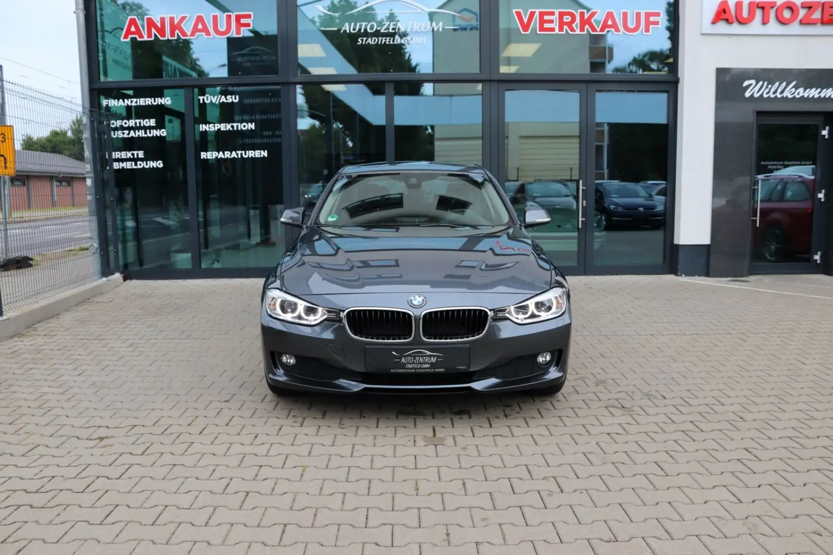 BMW 320 d xDrive Schiebedach HuD Navi Leder PDC Klima Gris - 2