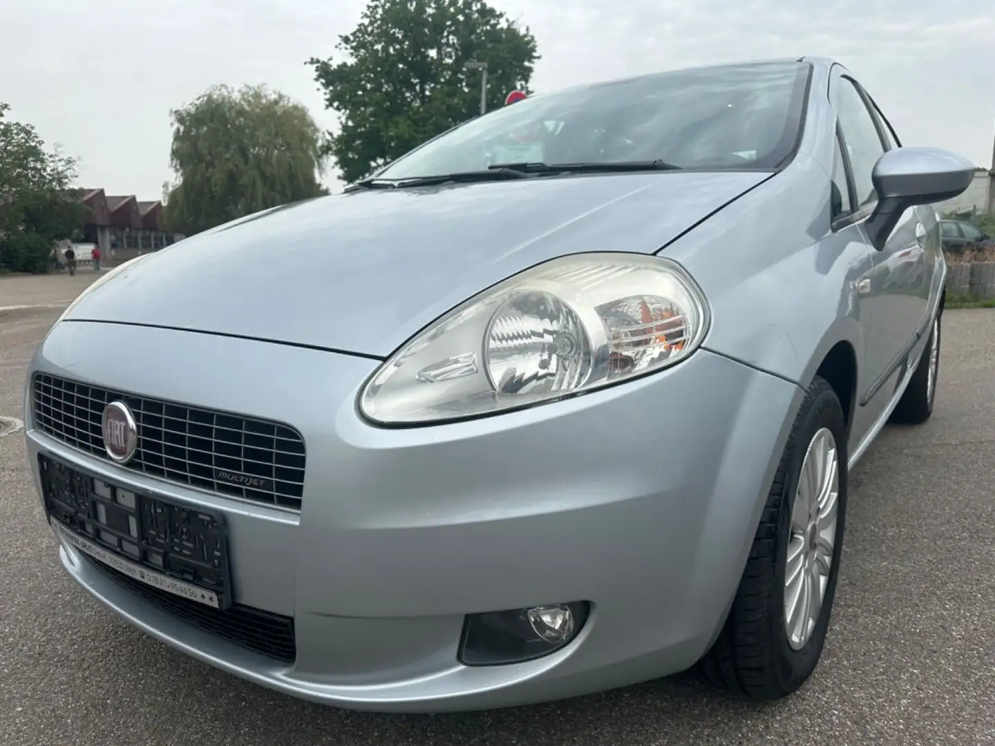 Fiat Grande Punto 1.9 Multijet Emotion Grau - 1