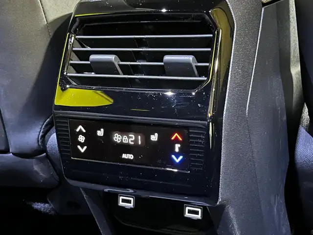 Peugeot 5008 view 3