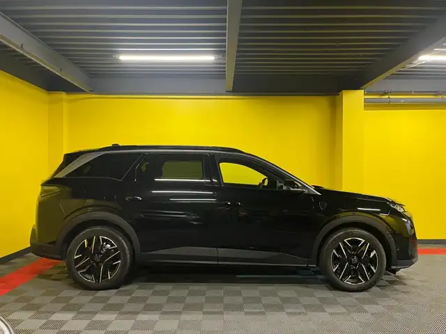 Peugeot 5008 view 2