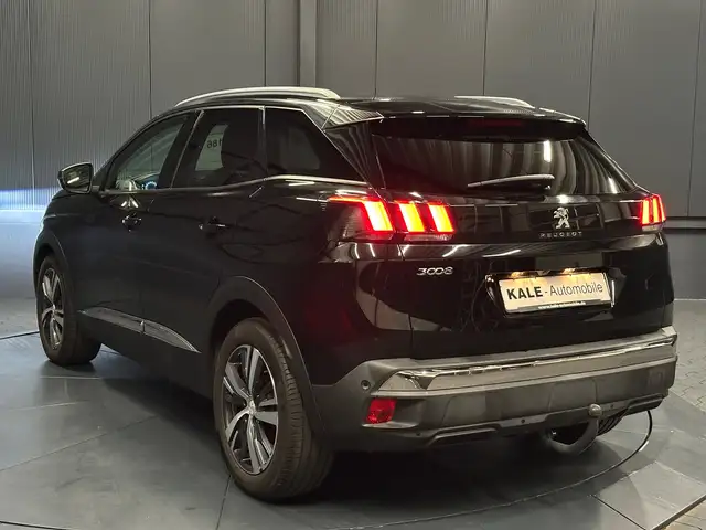 Peugeot 3008 view 3