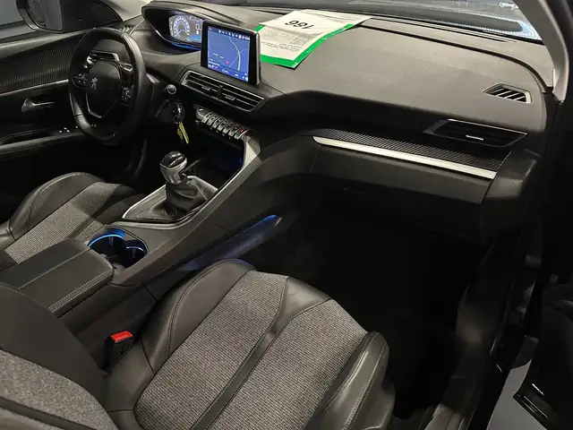 Peugeot 3008 view 11