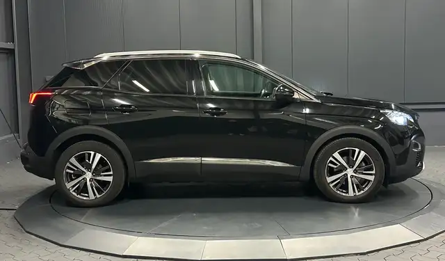 Peugeot 3008 view 6