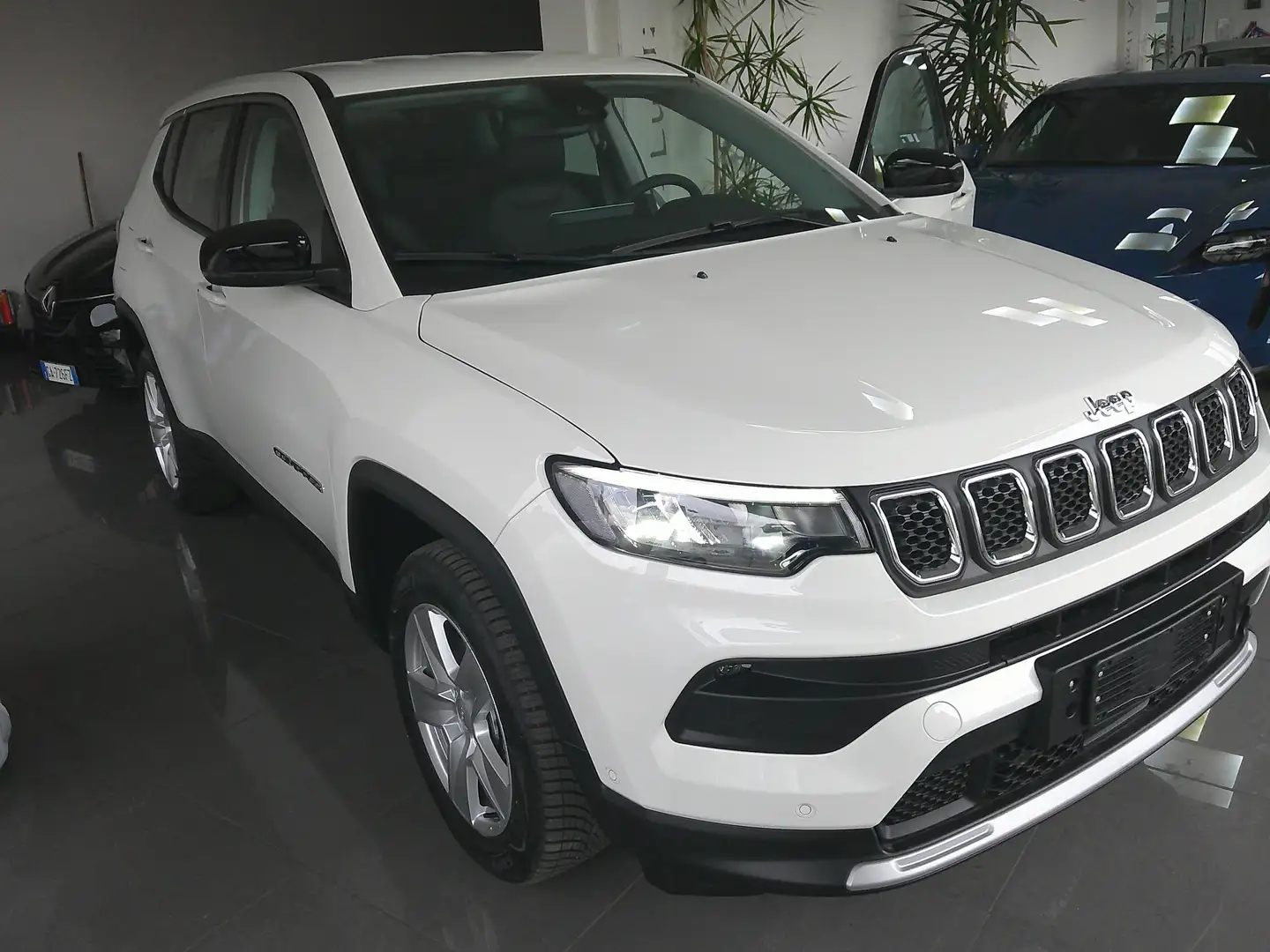 Jeep Compass 1.5 t.bo t4 mhev Altitude 2wd 130cv dct KM ZERO Weiß - 1