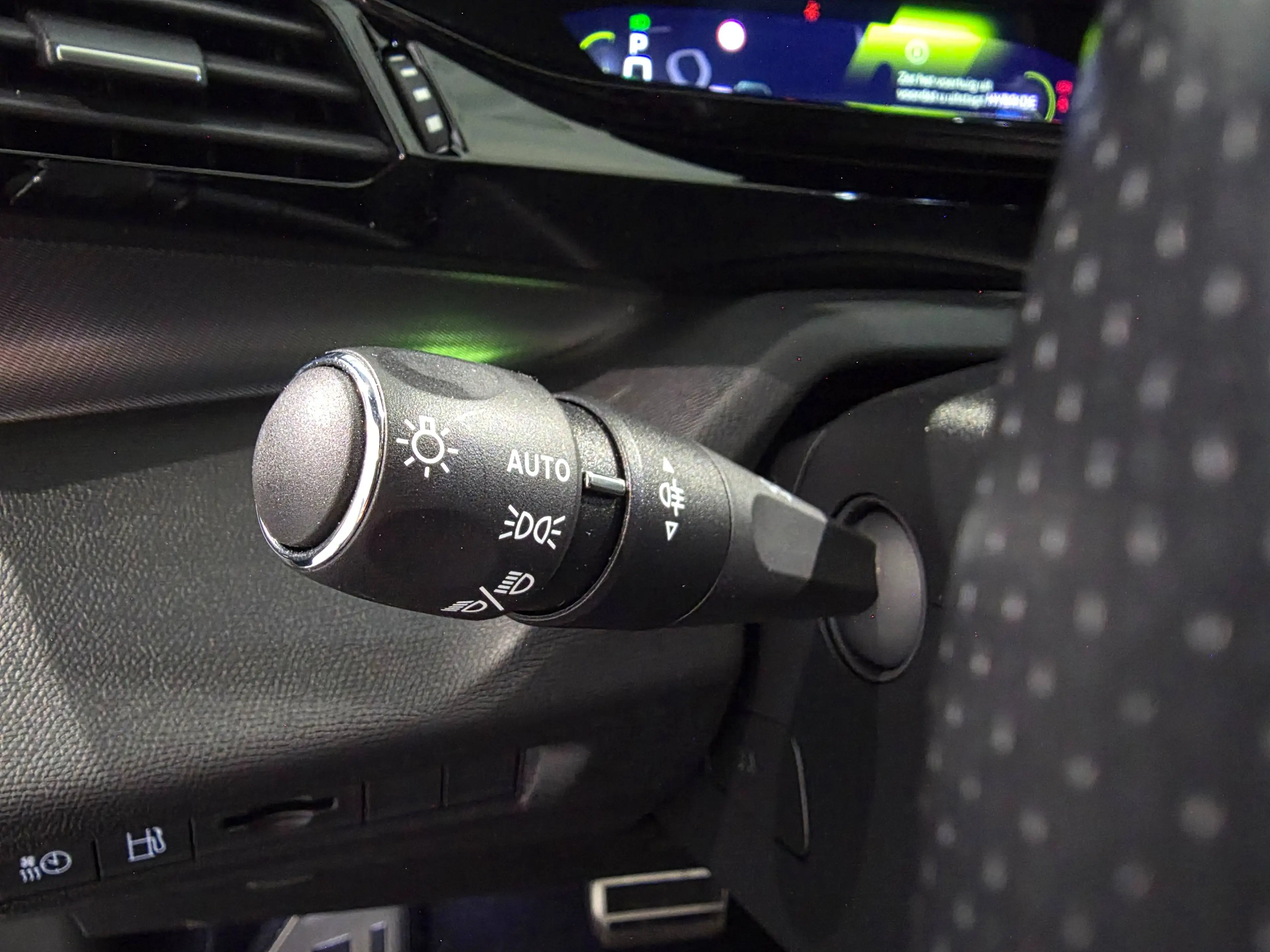 Peugeot 308 308 SW PHEV 1.6 GT PACK — photo 13