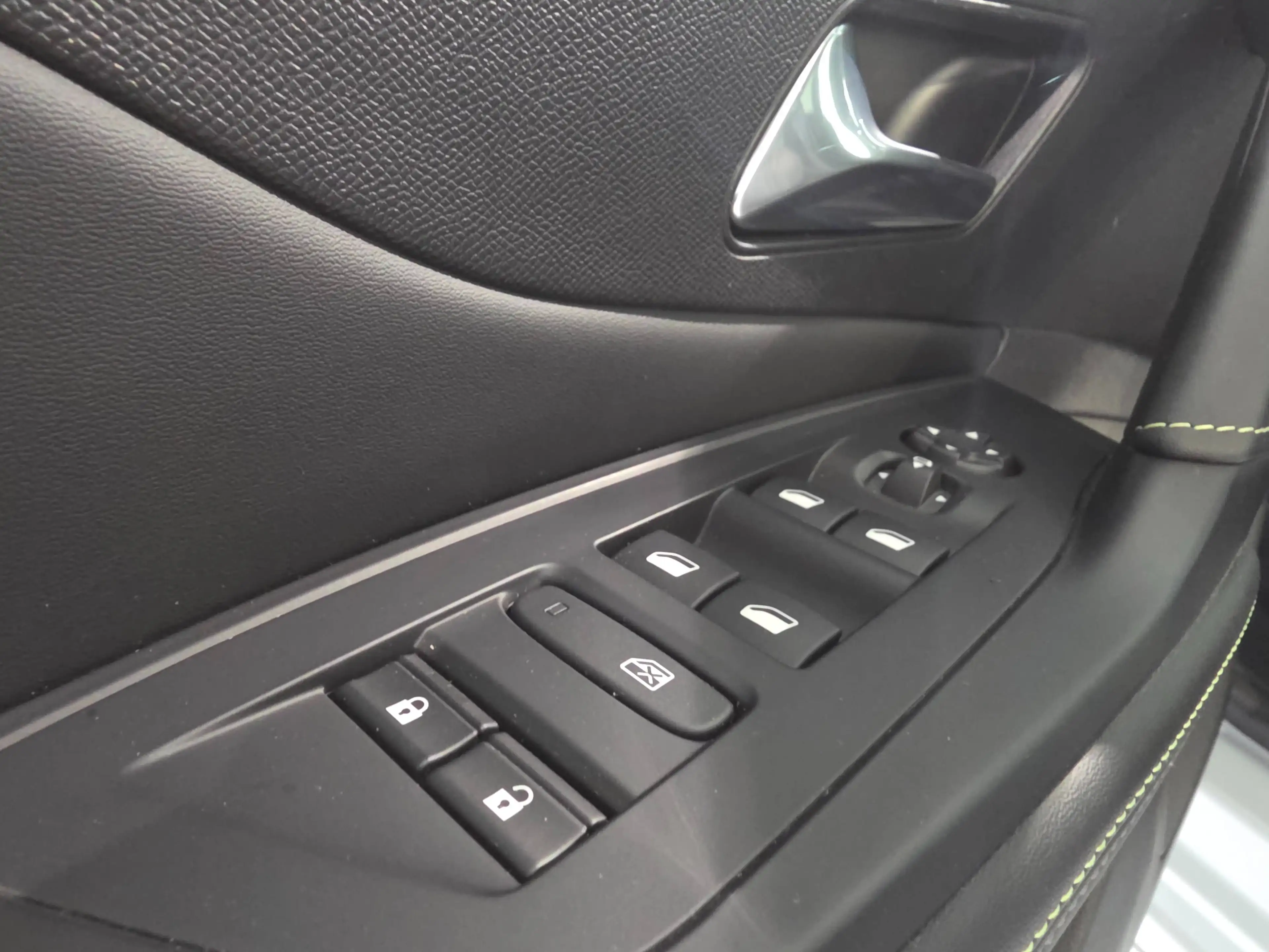 Peugeot 308 308 SW PHEV 1.6 GT PACK — photo 11