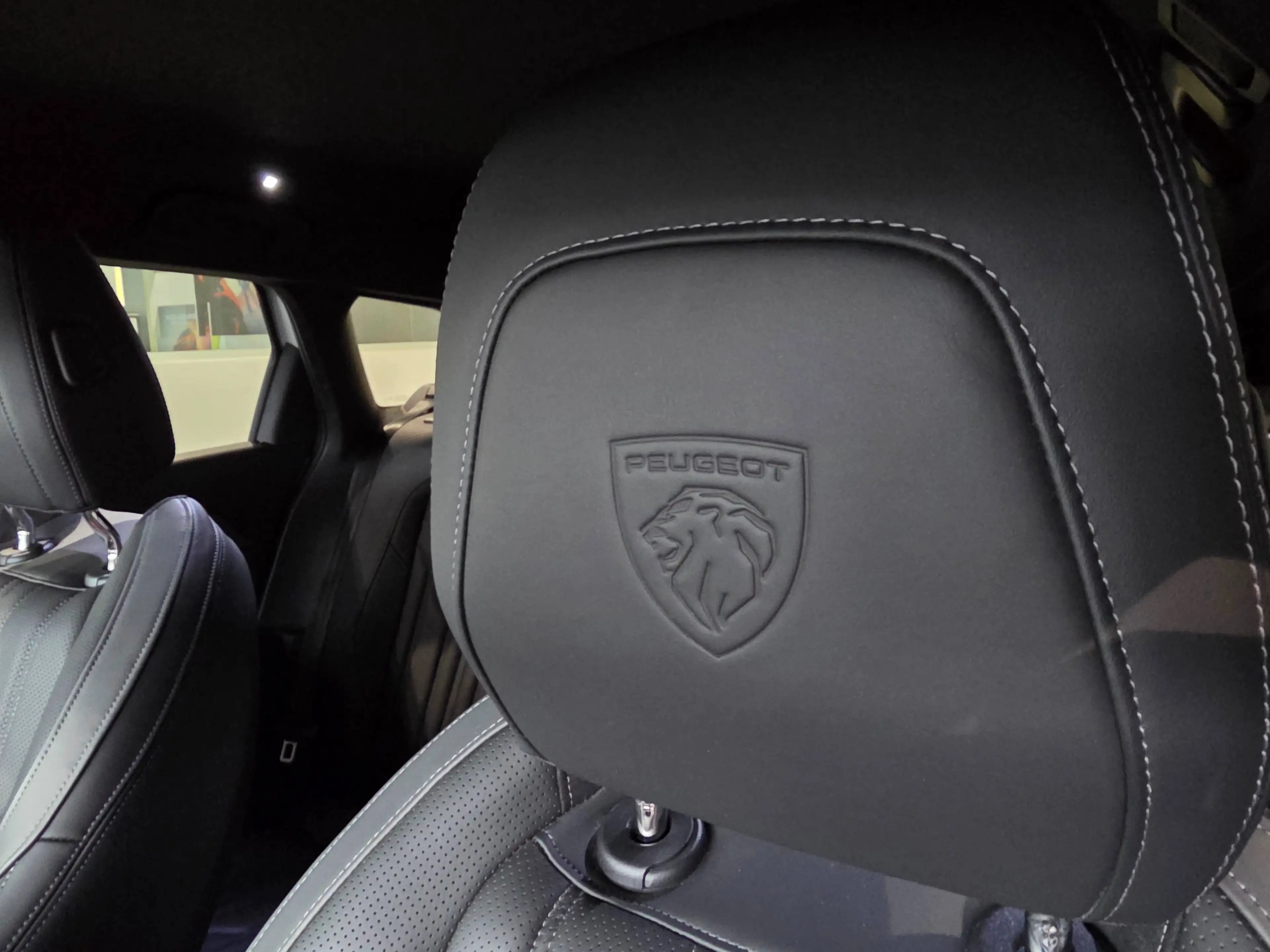 Peugeot 308 308 SW PHEV 1.6 GT PACK — photo 10