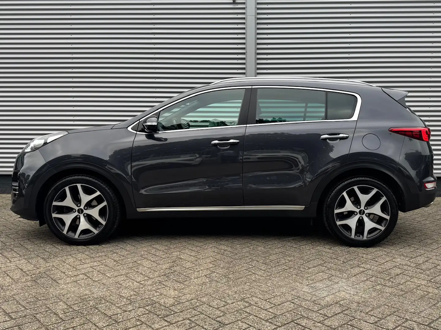 Kia Sportage 1.6 T-GDI 177pk GT-Line First Edition | Trekhaak | Grau - 2