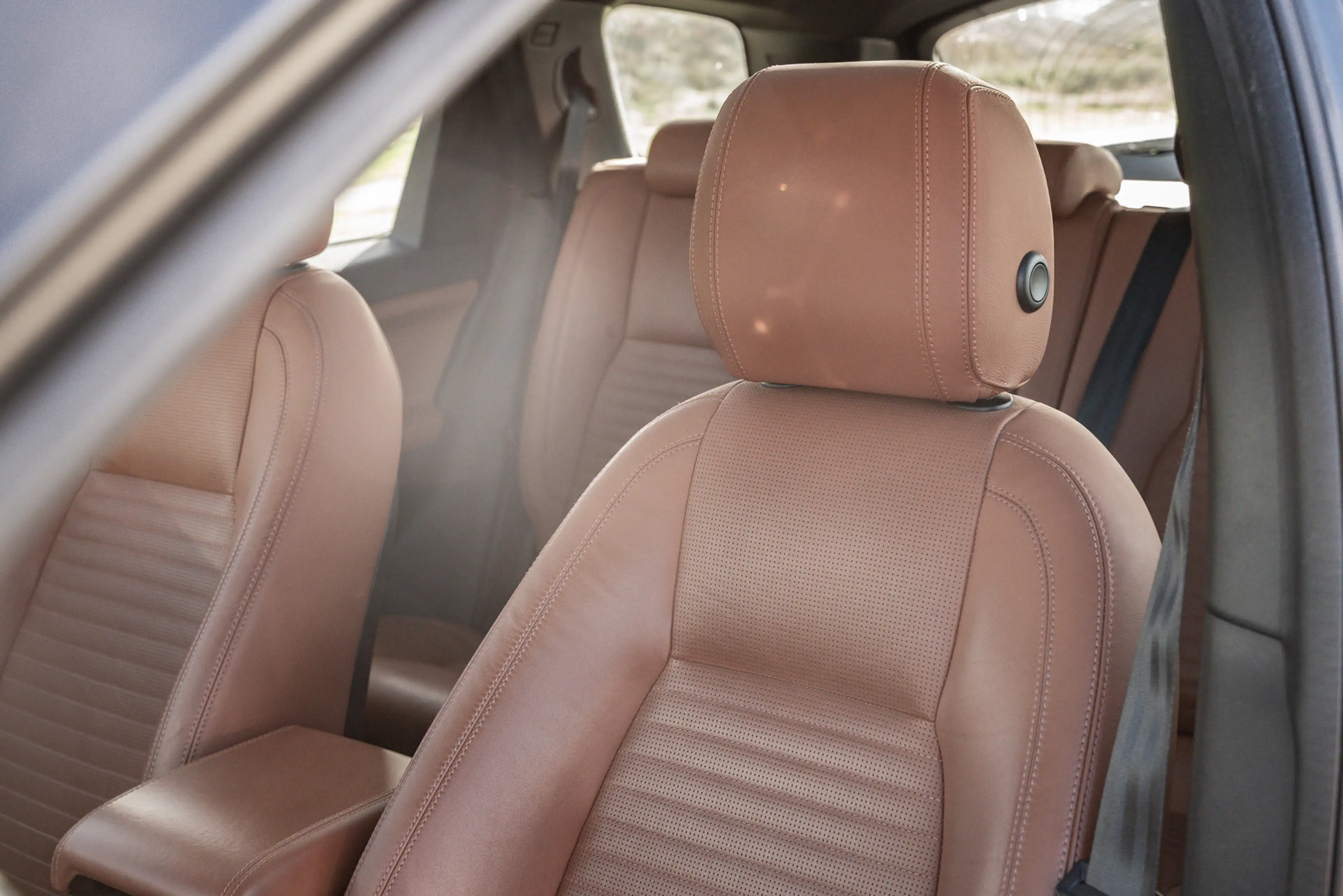 Land Rover Discovery Sport 2.0 Si4 4WD HSE Luxury - MERIDIAN AUDIO - LEDER - — photo 4