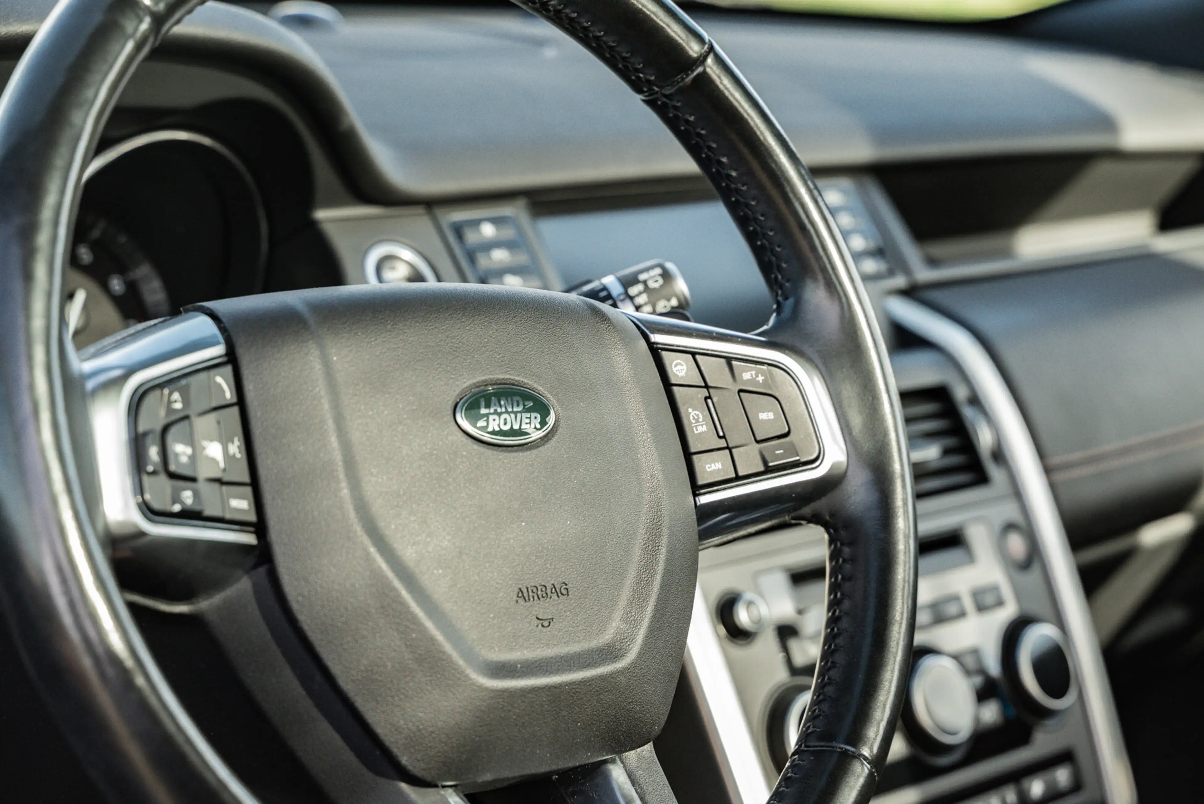 Land Rover Discovery Sport 2.0 Si4 4WD HSE Luxury - MERIDIAN AUDIO - LEDER - — photo 14