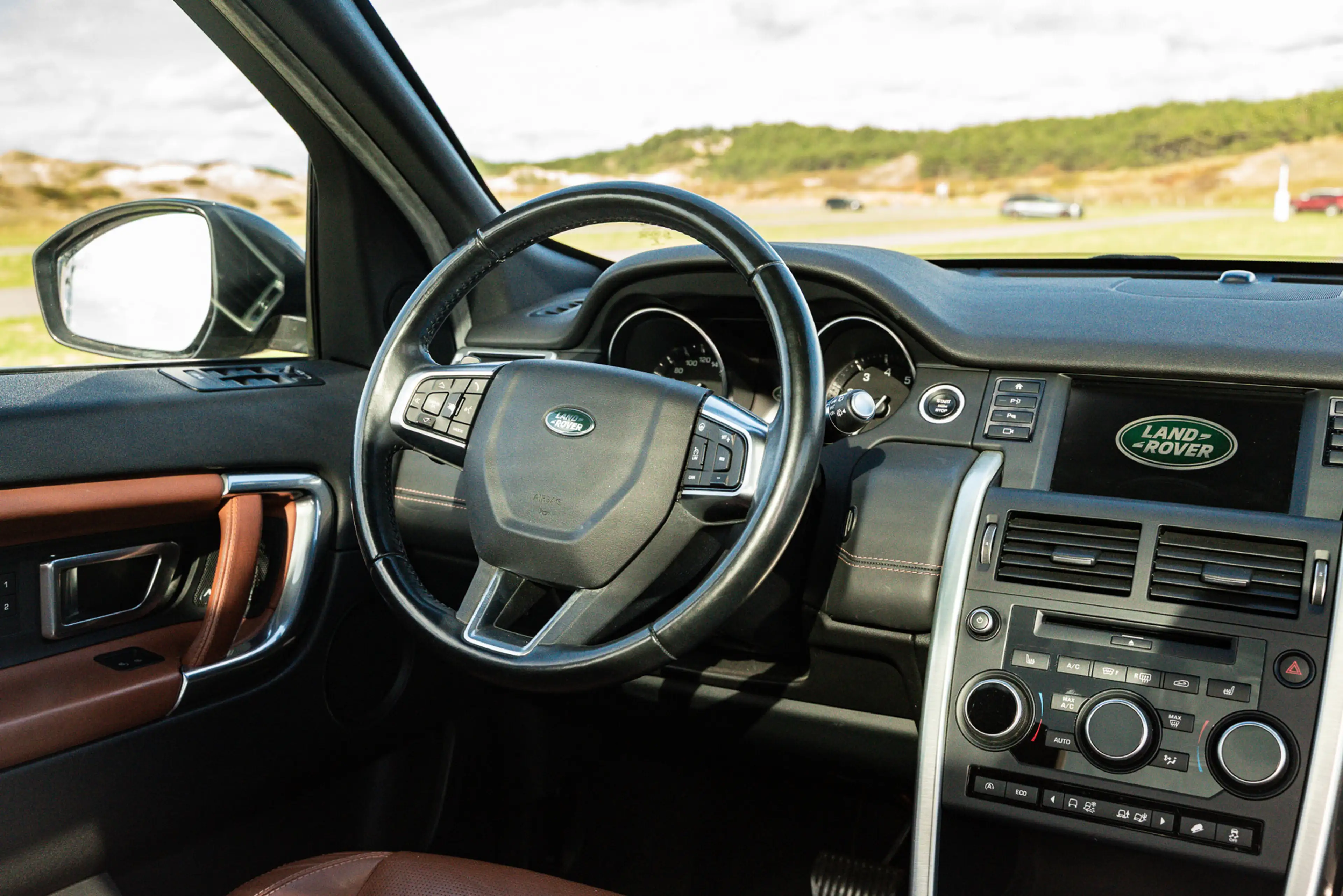Land Rover Discovery Sport 2.0 Si4 4WD HSE Luxury - MERIDIAN AUDIO - LEDER - — photo 6