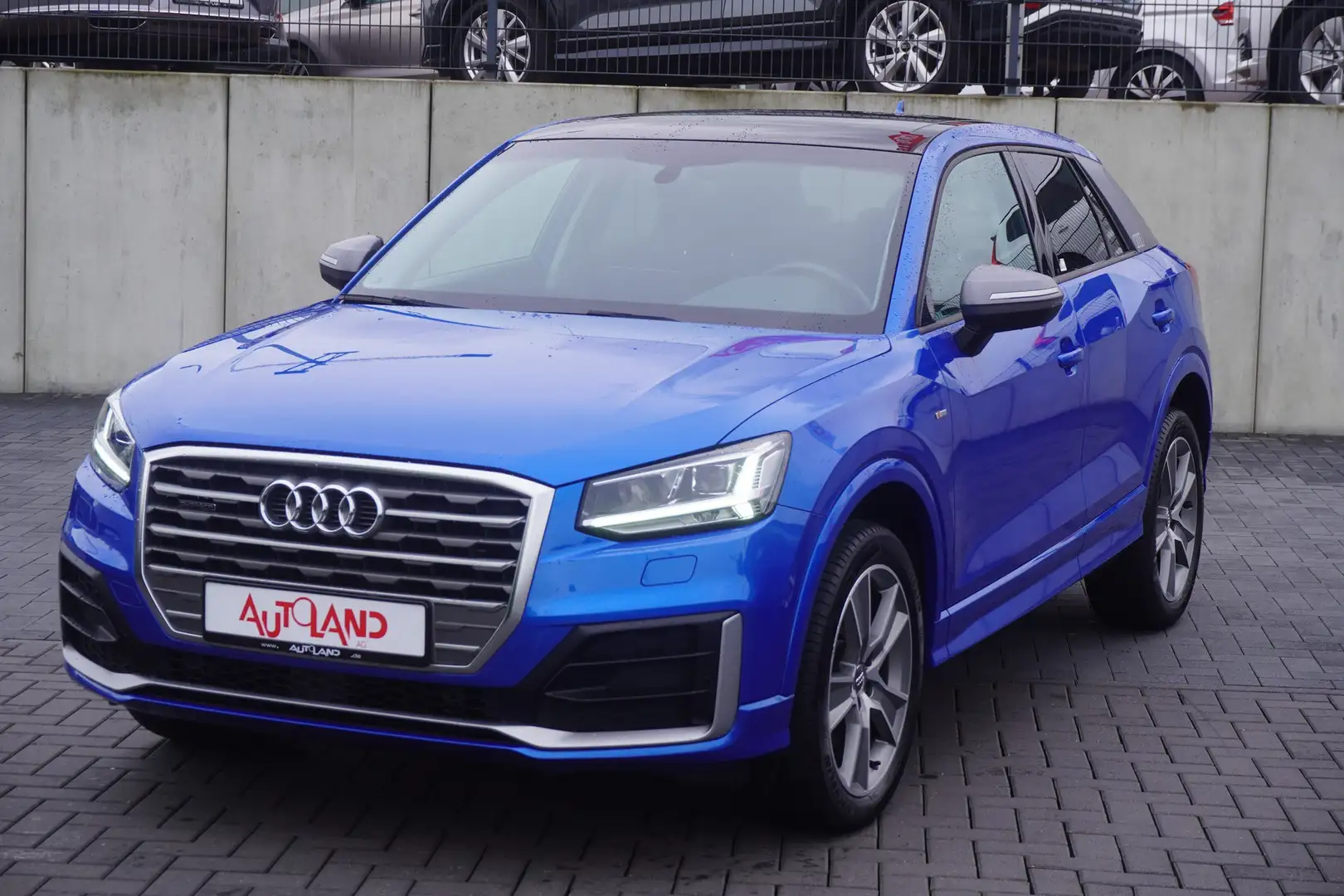 Audi Q2 2.0 TDI quattro S-line LED Navi Panorama B&O Blau - 2