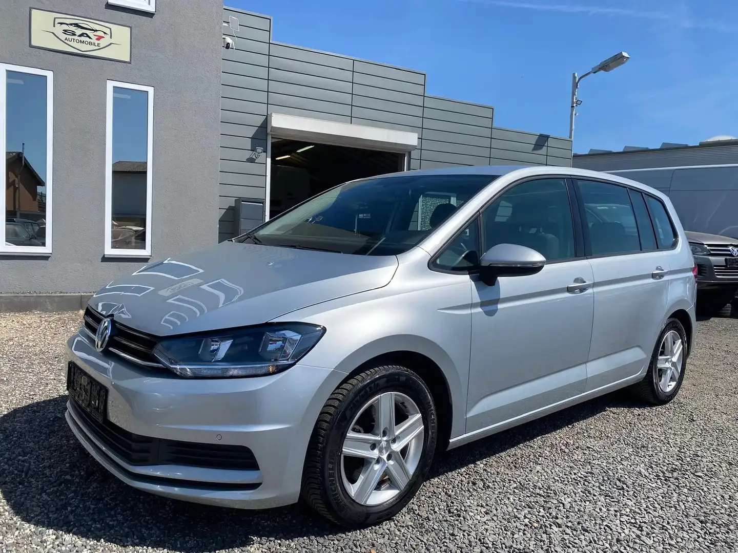 Volkswagen Touran Trendline BMT*1.HD*7Sitz*AHK*Navi*TüvNeu Silber - 2