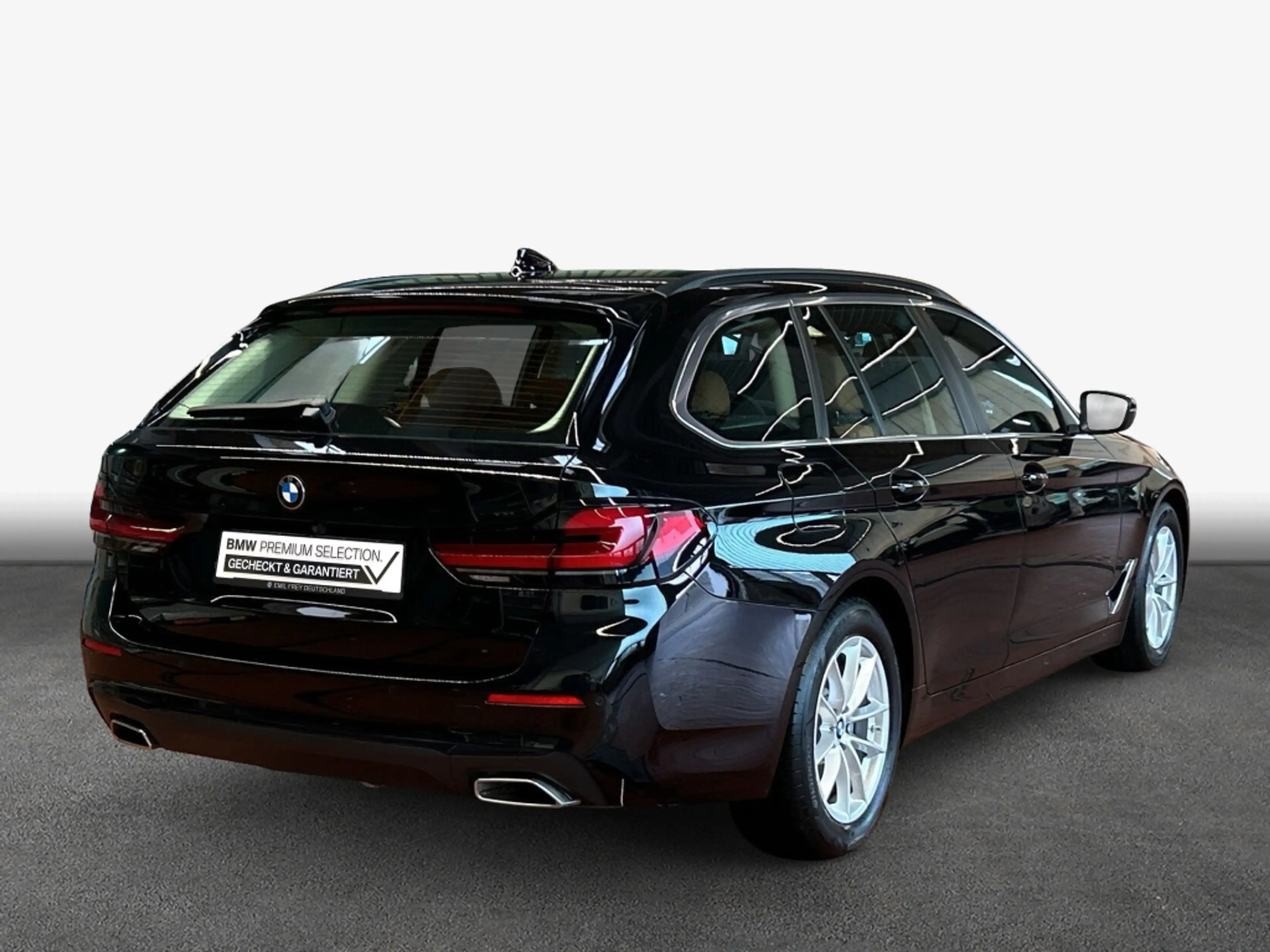 BMW 520 d xDrive Touring Aut. *AHK* — photo 2