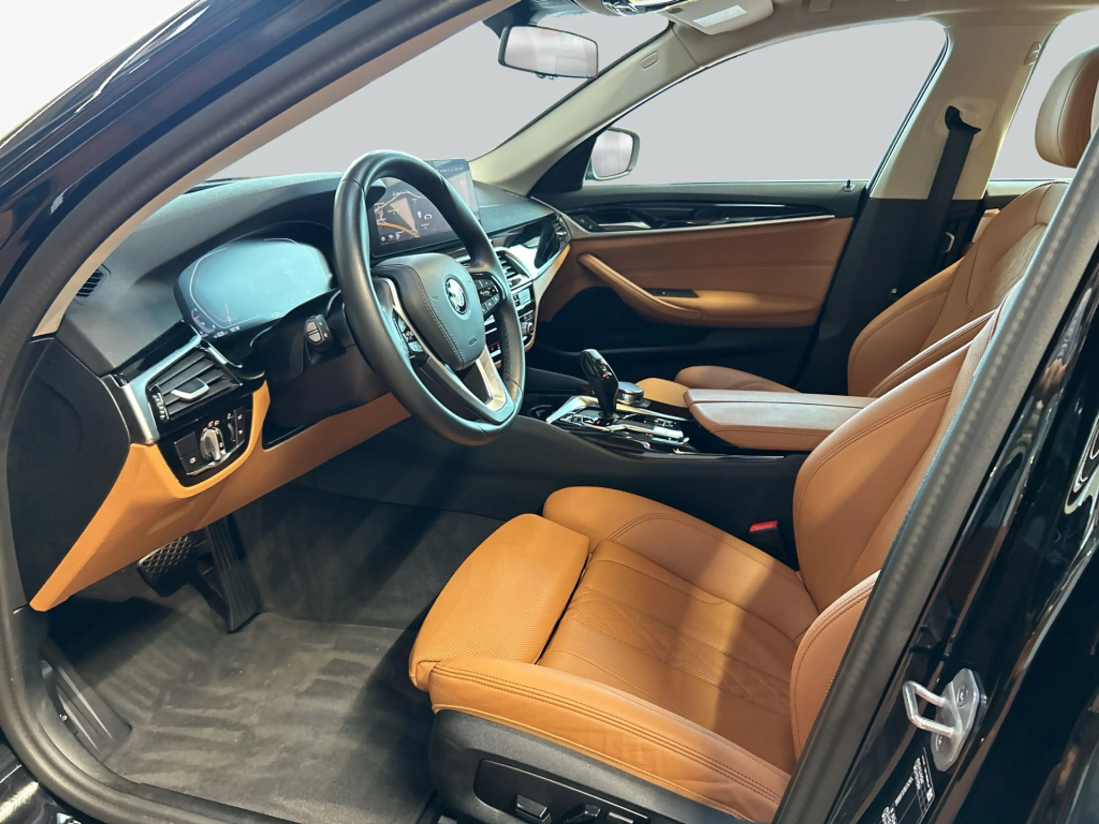 BMW 520 d xDrive Touring Aut. *AHK* — photo 11