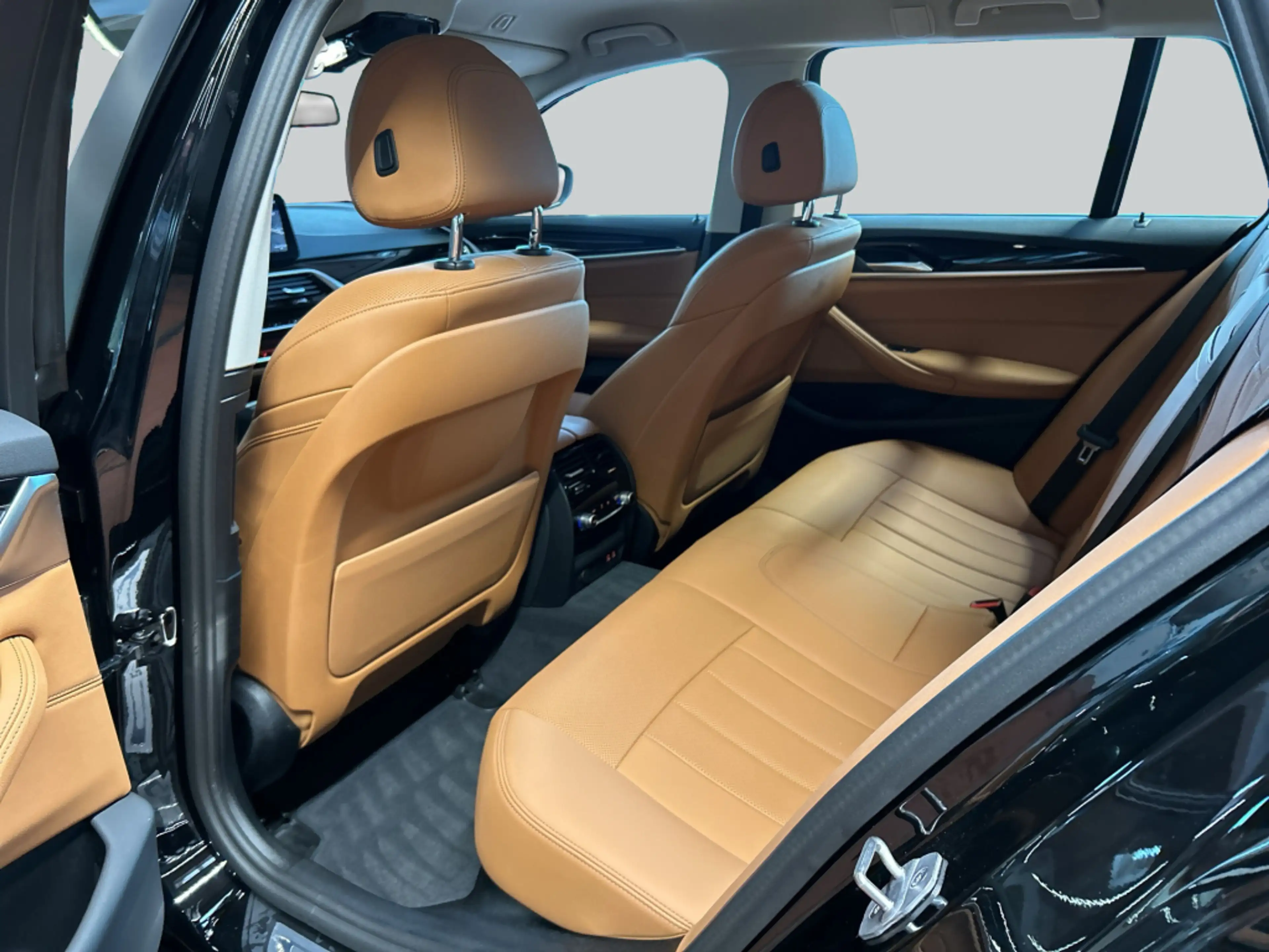 BMW 520 d xDrive Touring Aut. *AHK* — photo 13