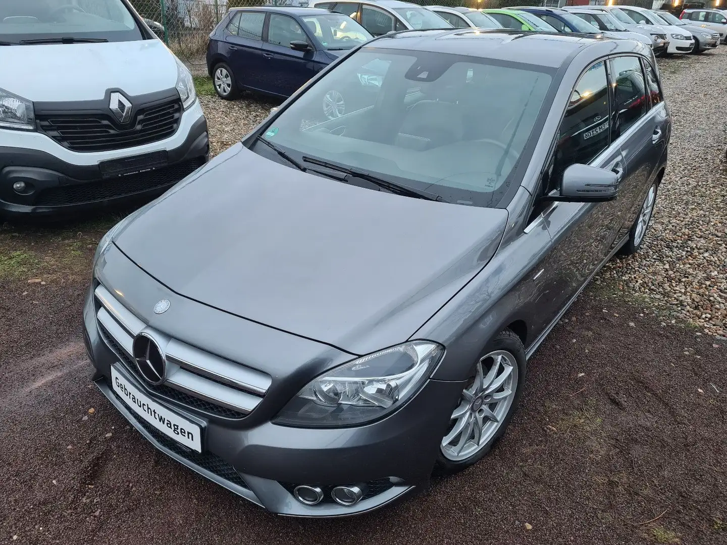 Mercedes-Benz B 180 CDI BlueEFFICIENCY T-LEDER/COMAND/KLIMAAUT Grau - 1