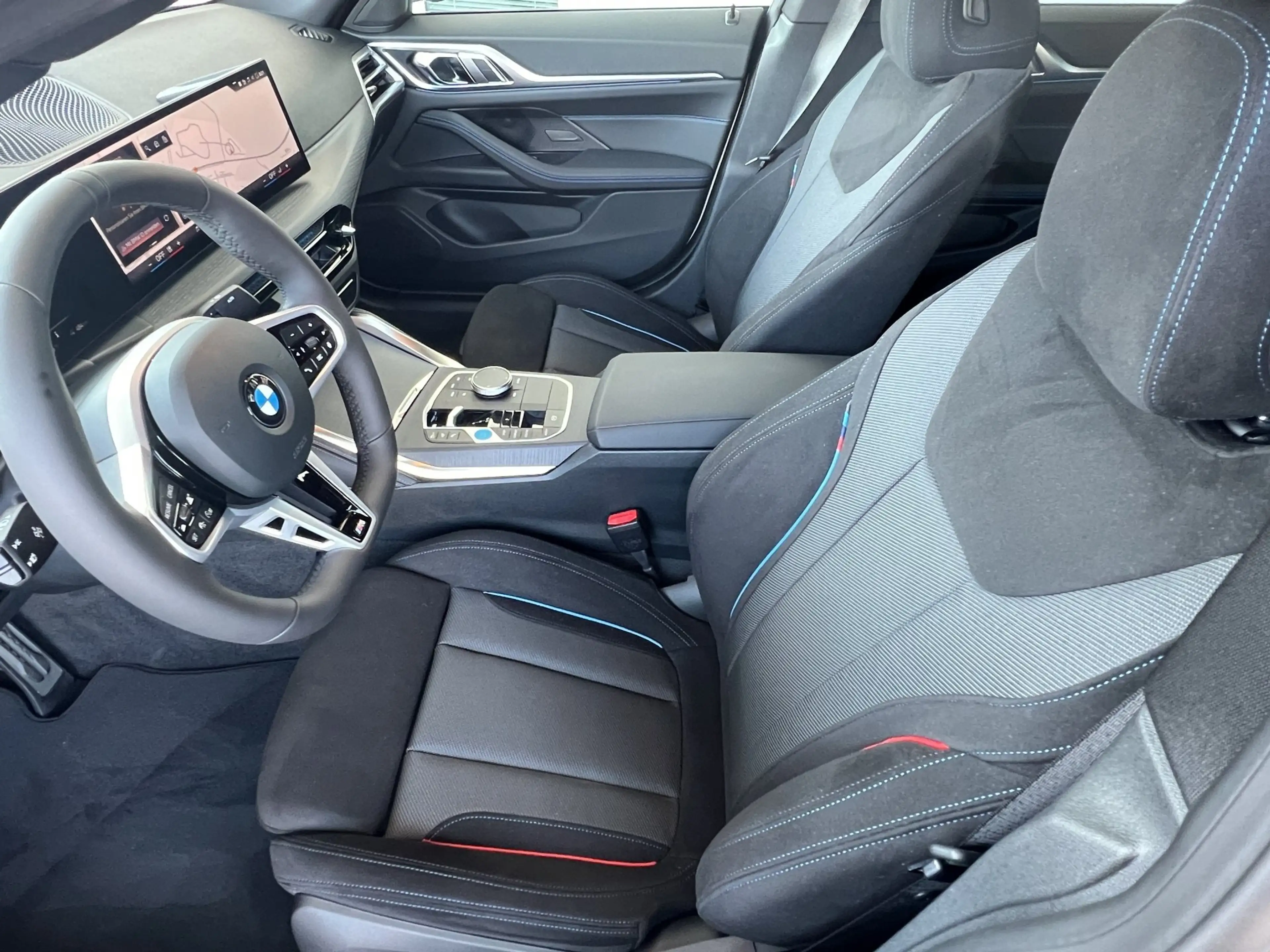 BMW i4 eDrive40 M Sport NAVI LED AHK HUD RFK EL. SITZE — photo 8