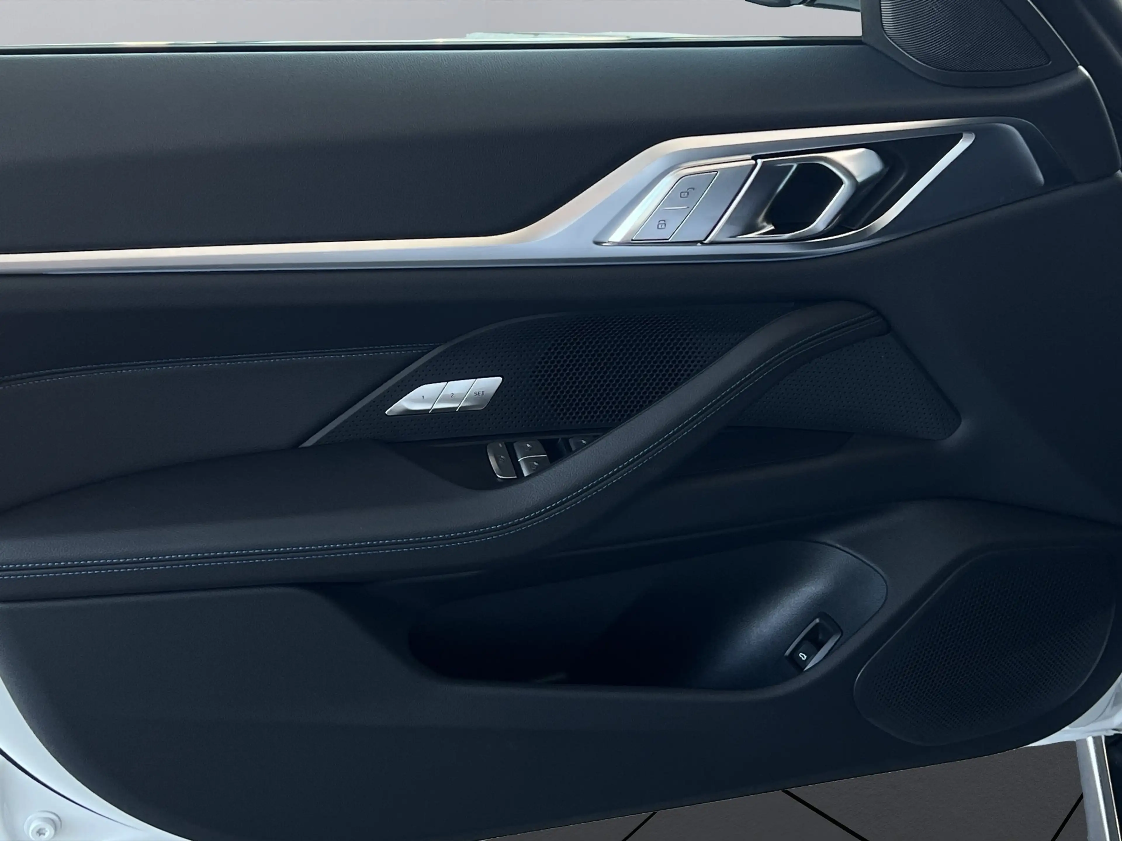 BMW i4 eDrive40 M Sport NAVI LED AHK HUD RFK EL. SITZE — photo 14