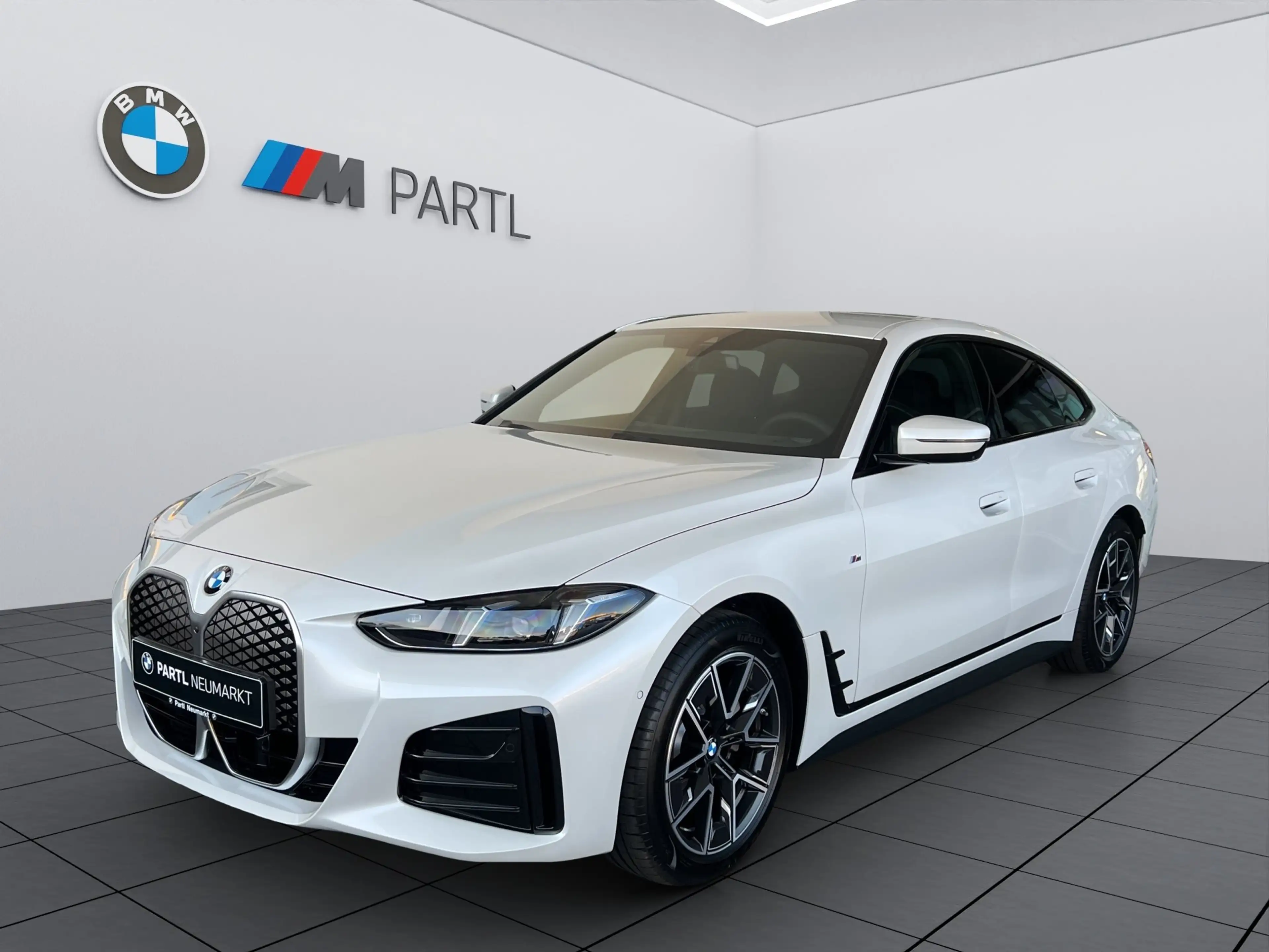 BMW i4 eDrive40 M Sport NAVI LED AHK HUD RFK EL. SITZE