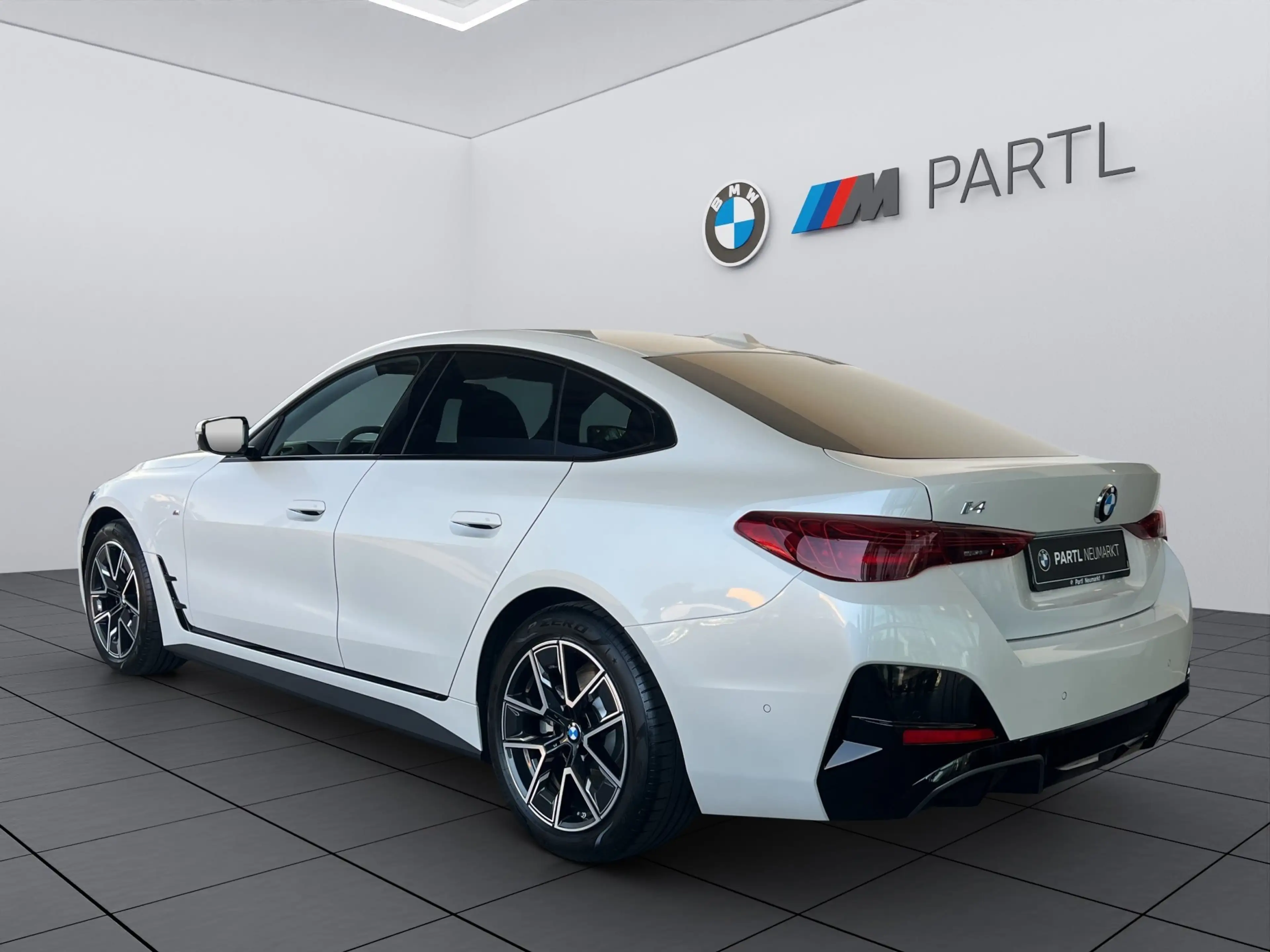 BMW i4 eDrive40 M Sport NAVI LED AHK HUD RFK EL. SITZE — photo 3