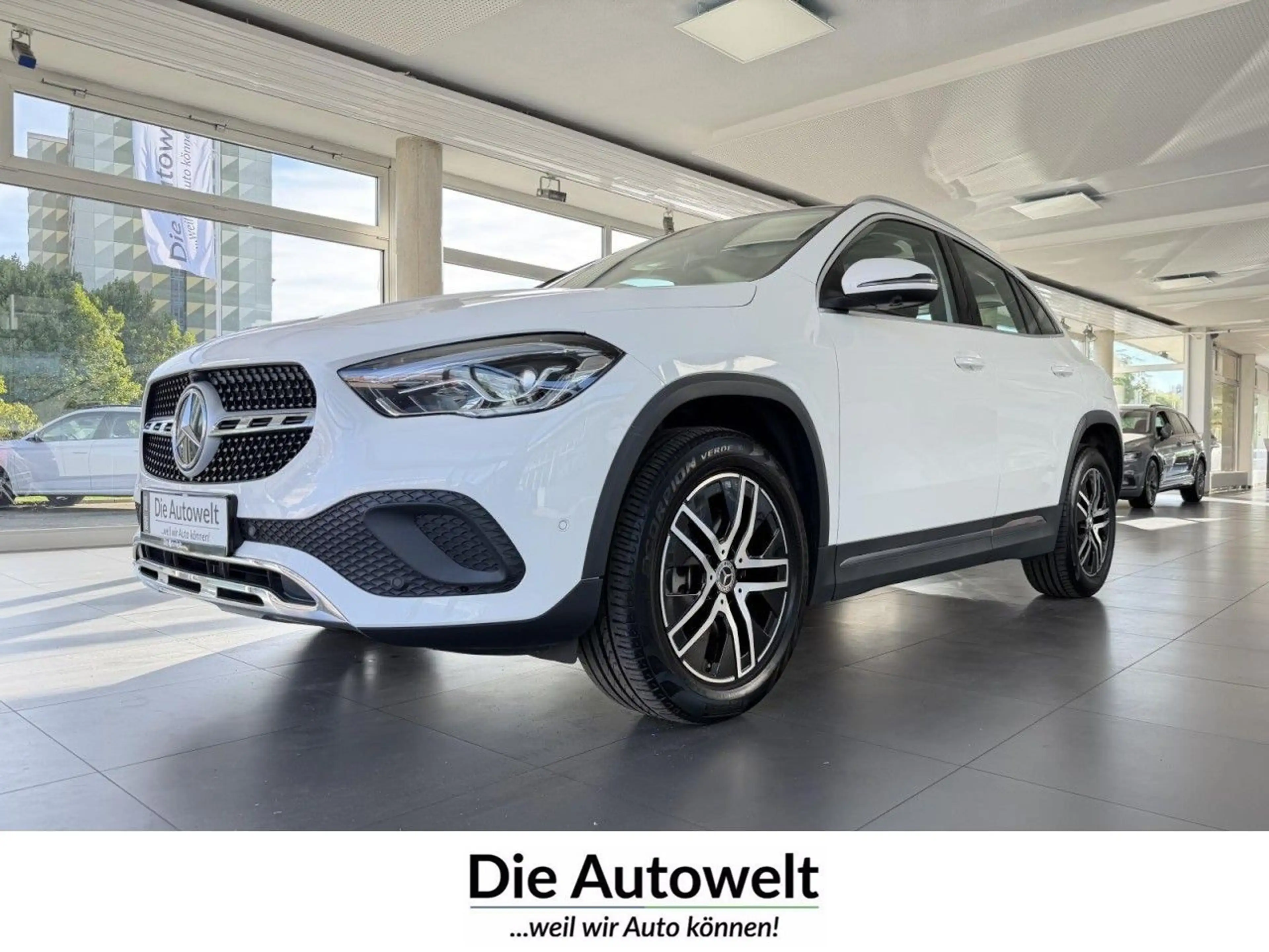 Mercedes-Benz GLA 250 e AUT PDC GRA AHK LED PANO NAVI TOUCH ZV Klima