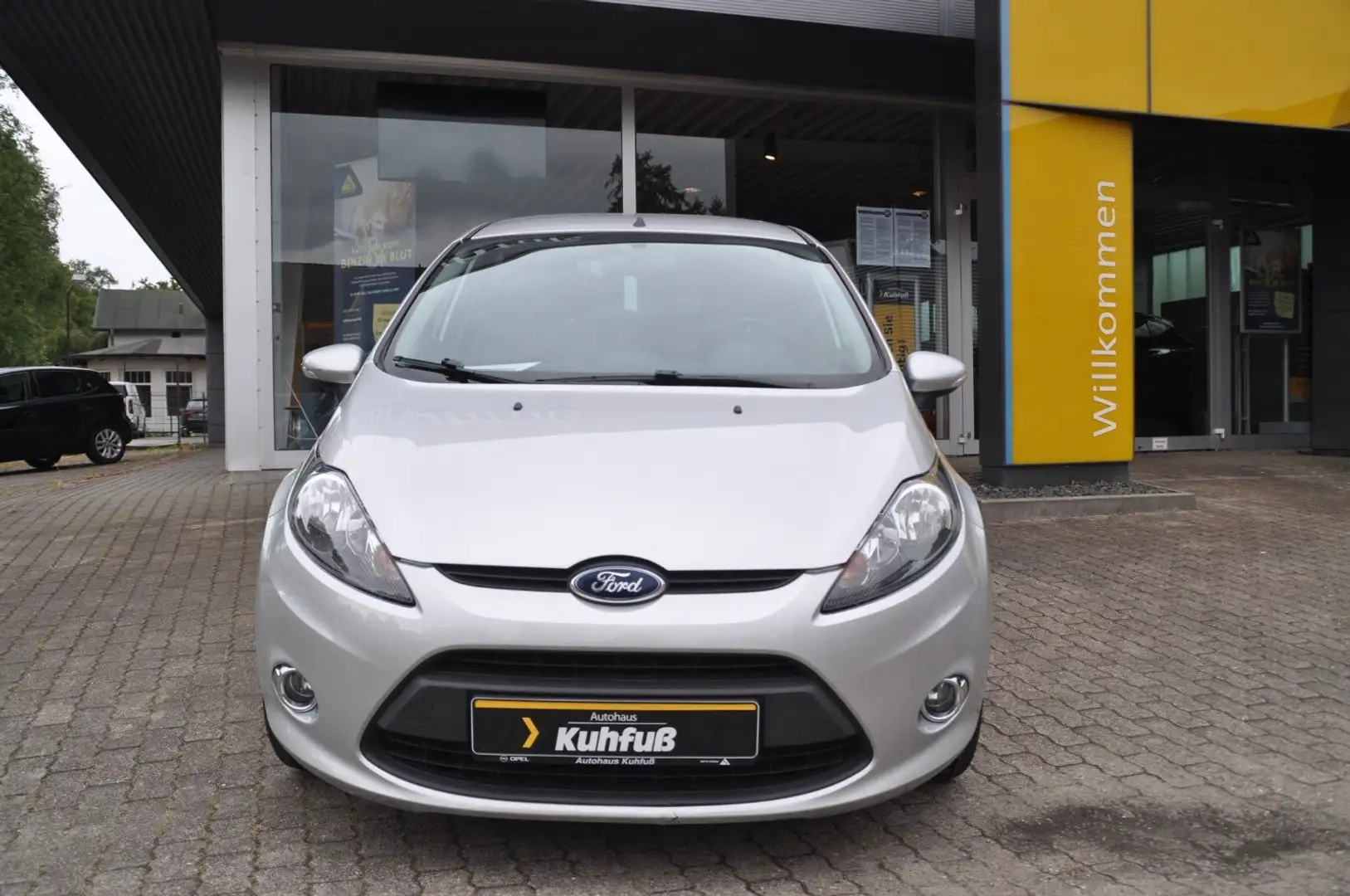 Ford Fiesta Trend Silber - 2