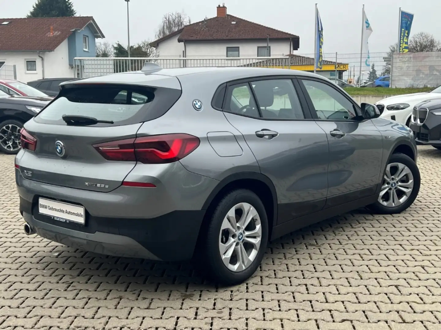 BMW X2 xDrive 25e A LED Parkass. HUD Navi LED 2-Z-Klimaau Grau - 2