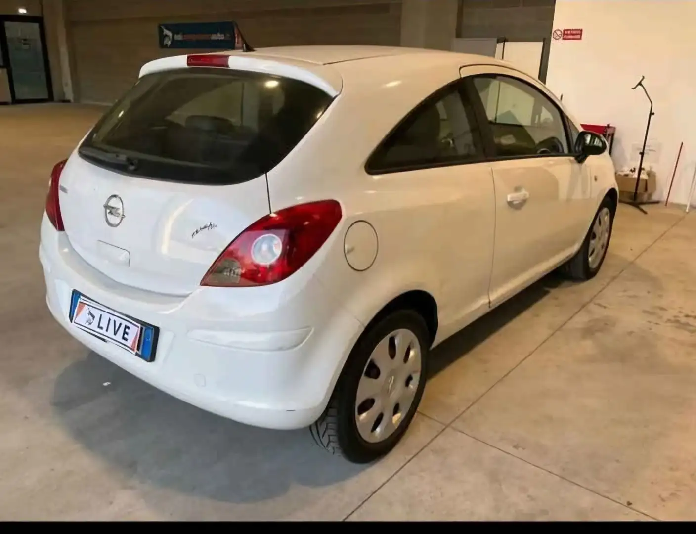 Opel Corsa Corsa IV 2010 3p 1.2 b-Color Gpl-tech 85cv Bianco - 2