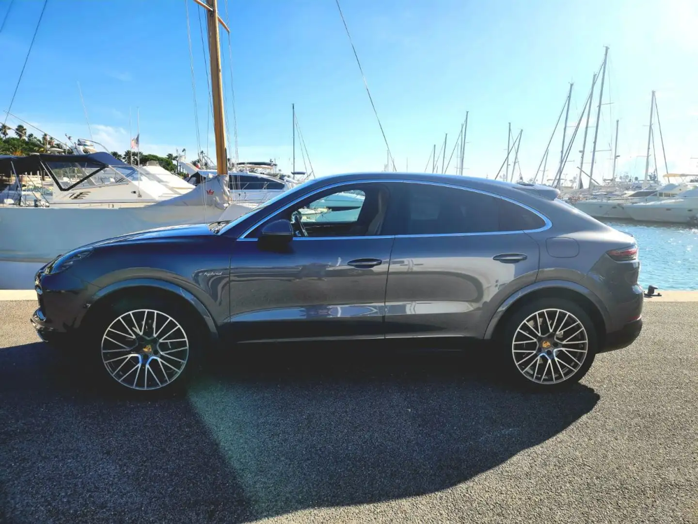 Porsche Cayenne III COUPE 3.0 V6 E-HYBRID 462 Grau - 2
