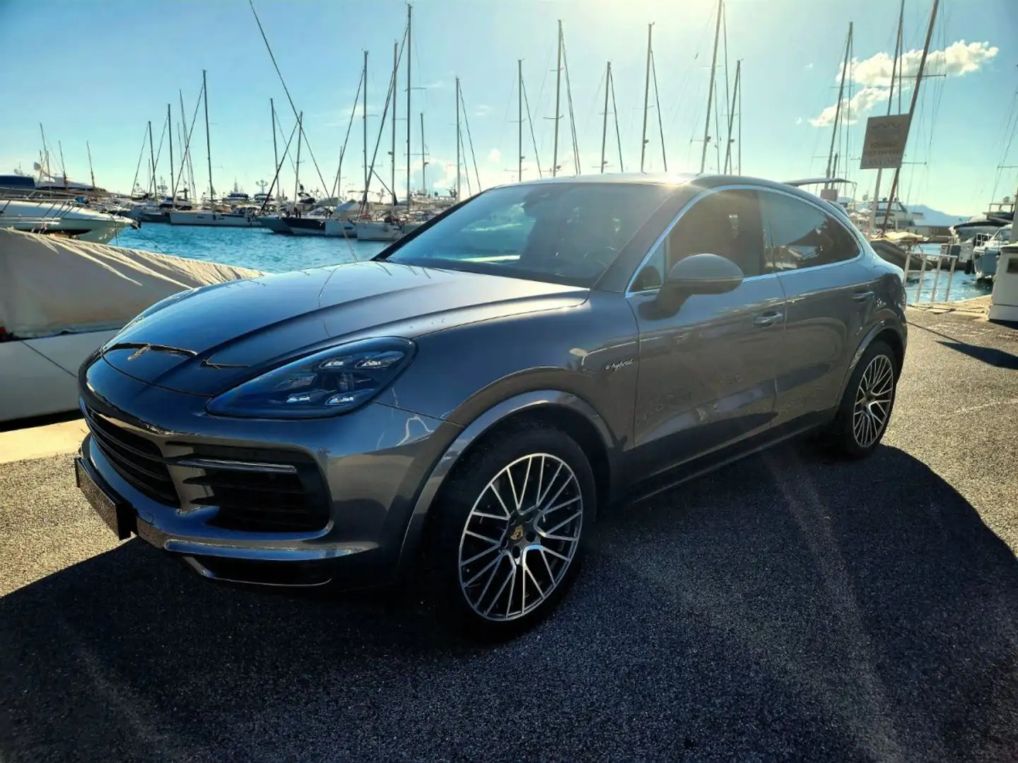 Porsche Cayenne III COUPE 3.0 V6 E-HYBRID 462 Grau - 1