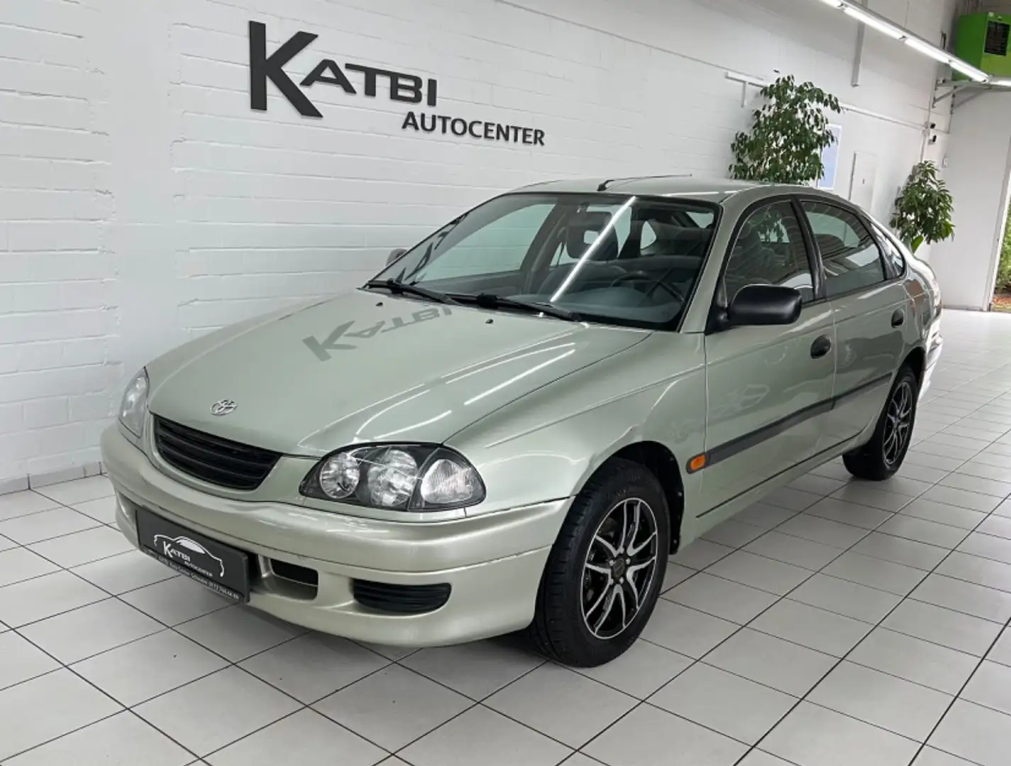 Toyota Avensis 1.6 HU neu - 1