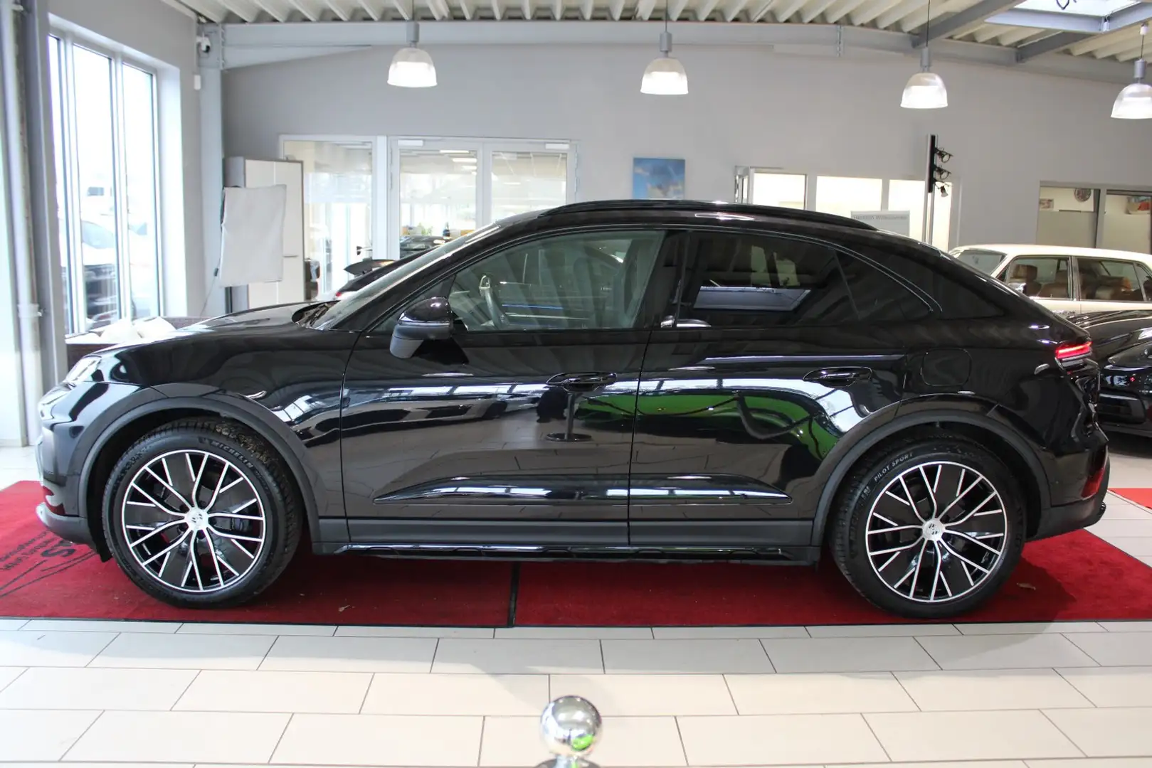 Porsche Macan 4 Electric*Panorama*AHK Nero - 2