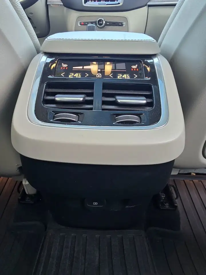 Volvo XC90 снимка Volvo XC90