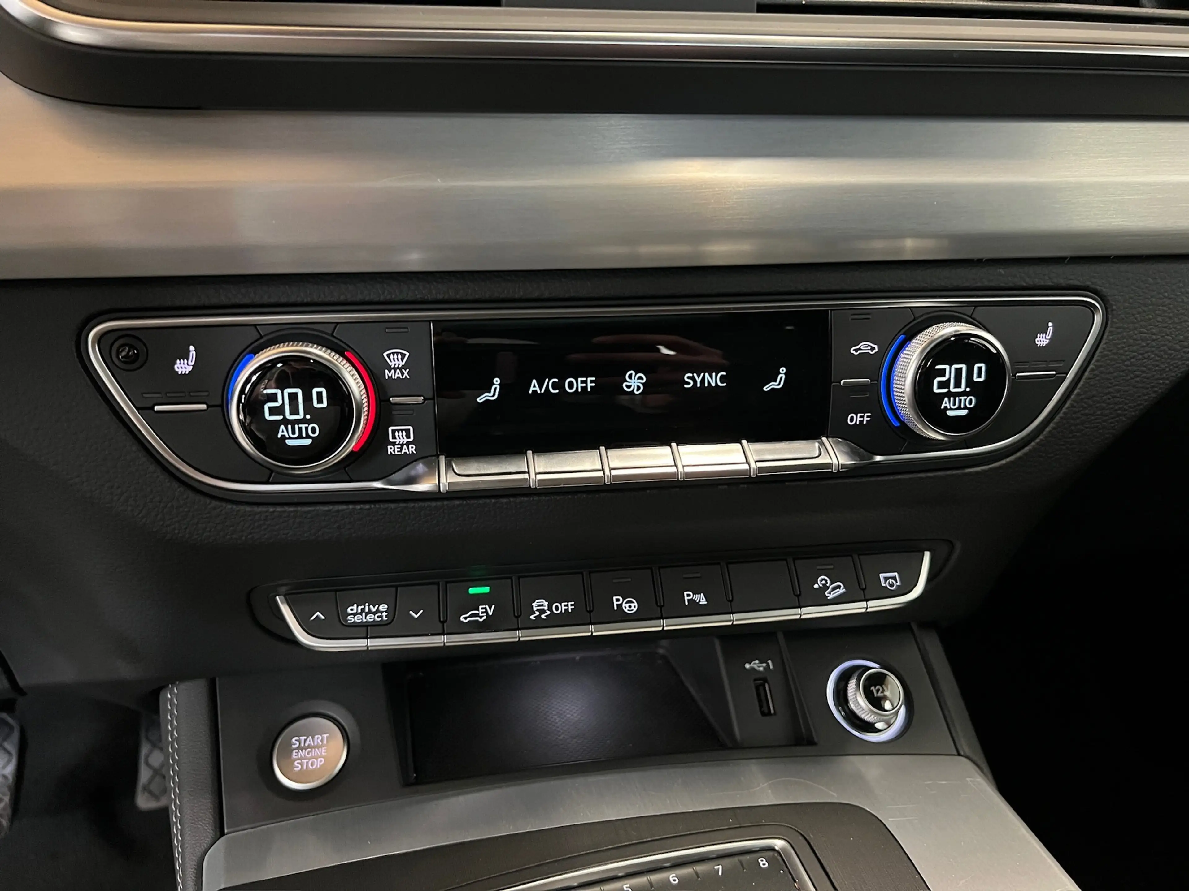 Audi Q5 55 TFSI e quattro Competition - S-line - Panorama — photo 23