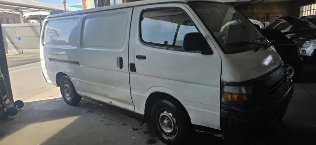 Toyota Hiace 2.4 diesel h15 lang chassis