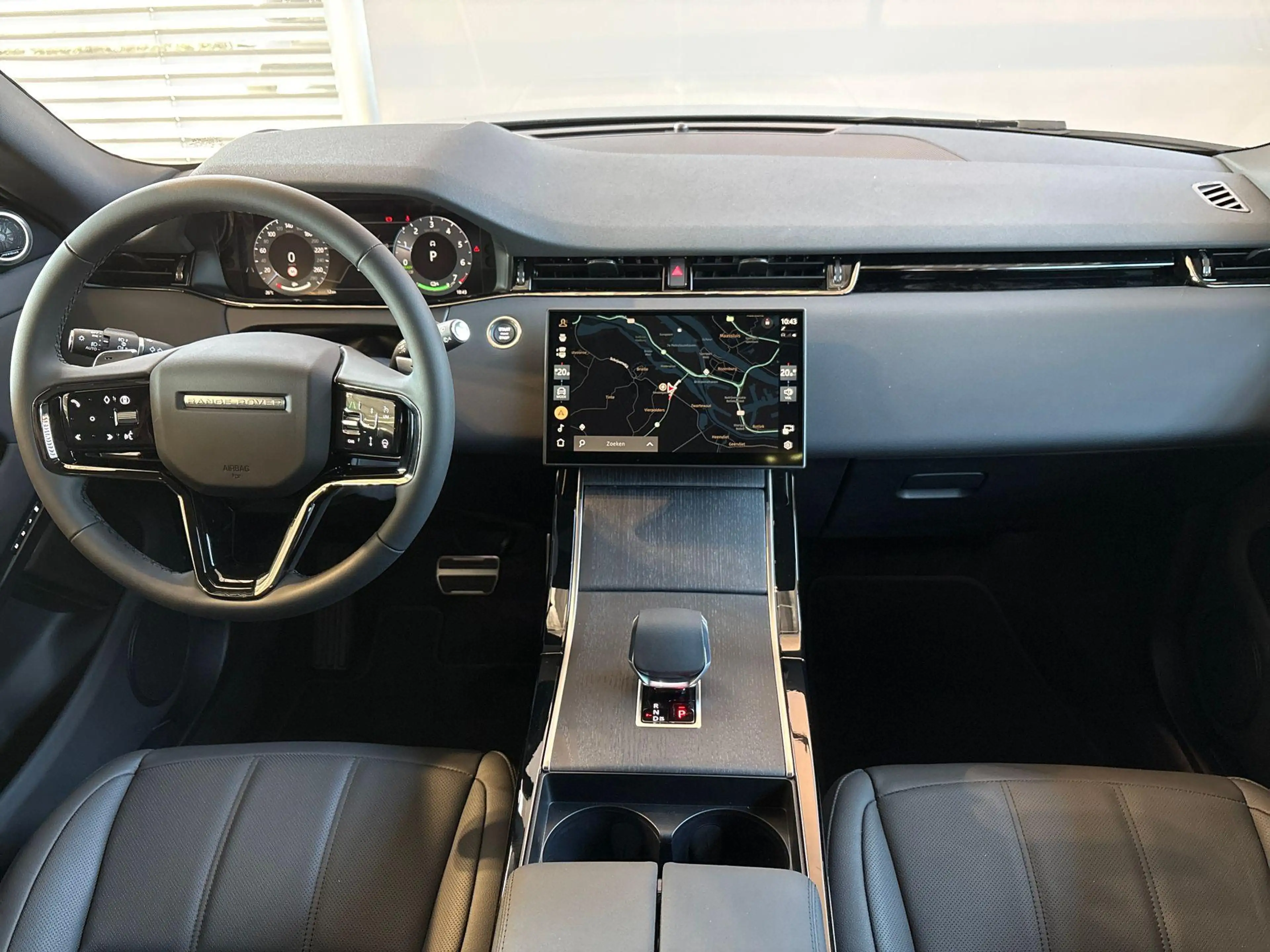 Land Rover Range Rover Evoque P270e AWD DYNAMIC SE -PANO.DAK|20"LM|BLACK PACK|CO — photo 4